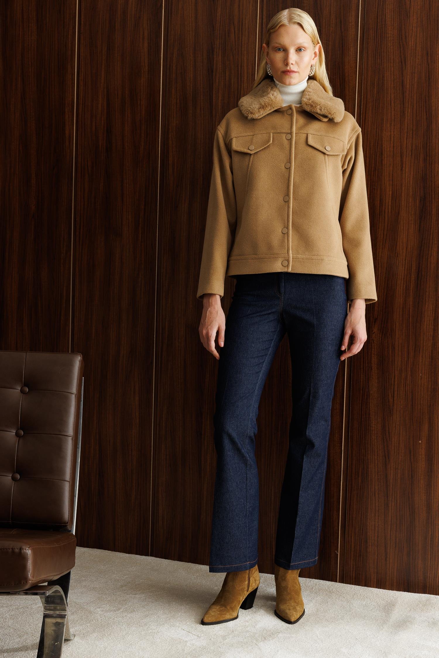 Modailgi  Yakası Kürklü Önden Kapamalı Kısa Kaşe Kaban Camel