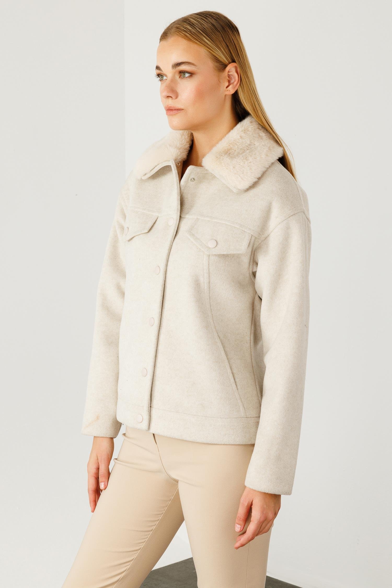 Modailgi  Yakası Kürklü Önden Kapamalı Kısa Kaşe Kaban Kemik