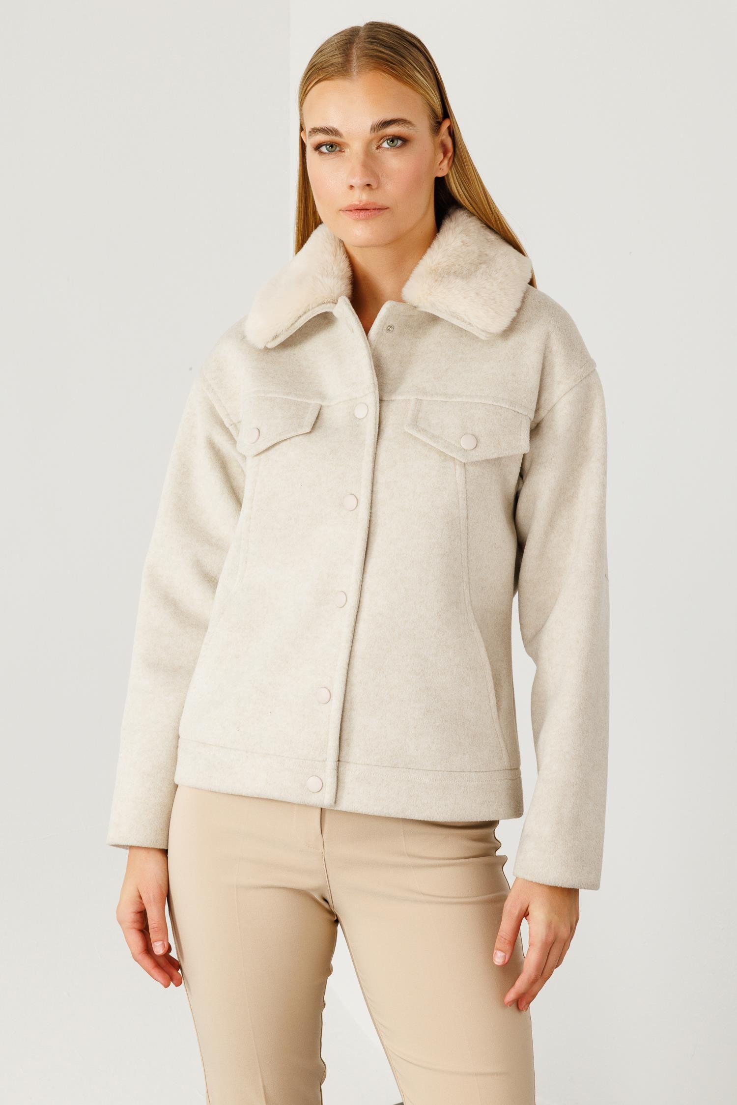 Modailgi  Yakası Kürklü Önden Kapamalı Kısa Kaşe Kaban Kemik