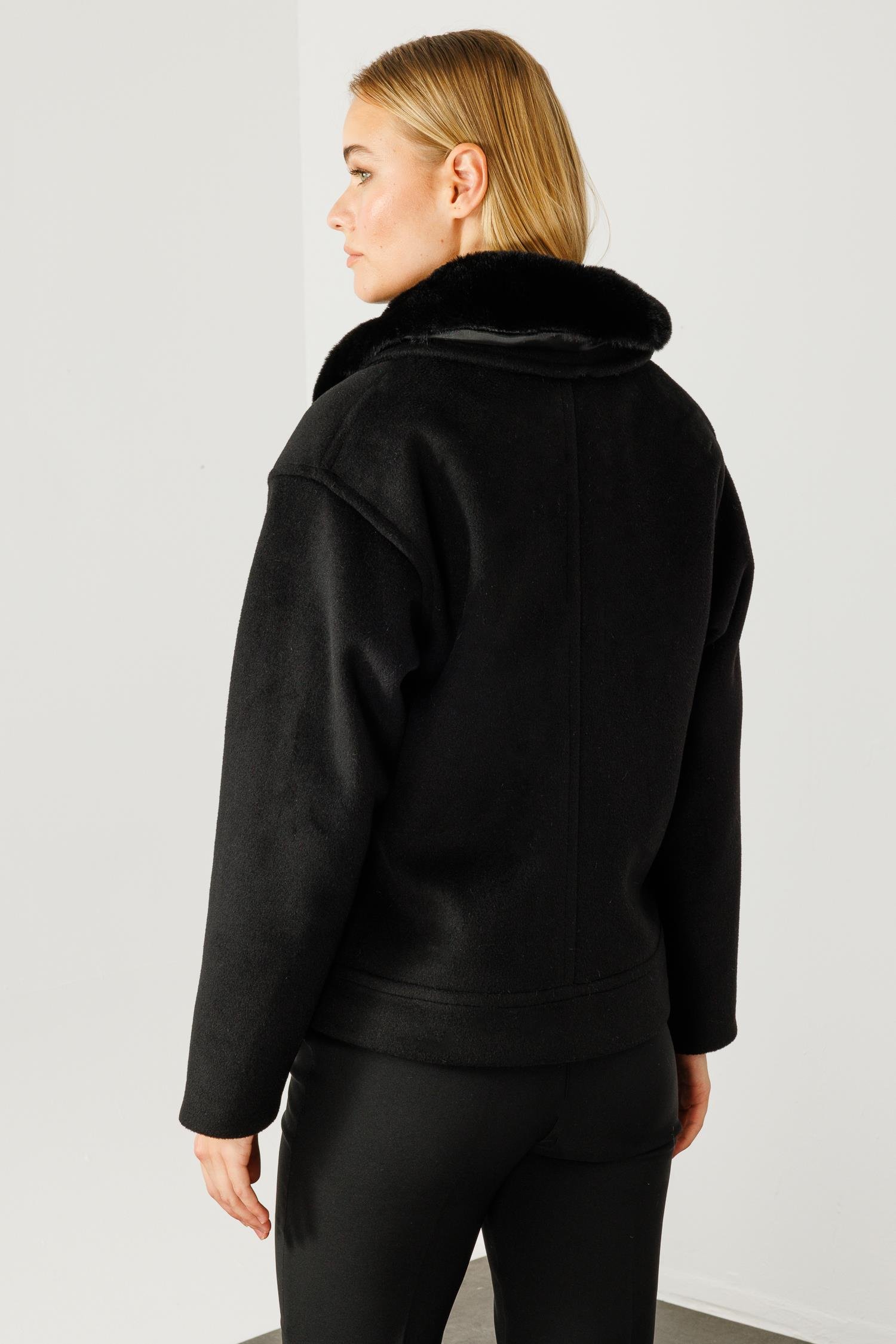 Modailgi  Yakası Kürklü Önden Kapamalı Kısa Kaşe Kaban Siyah