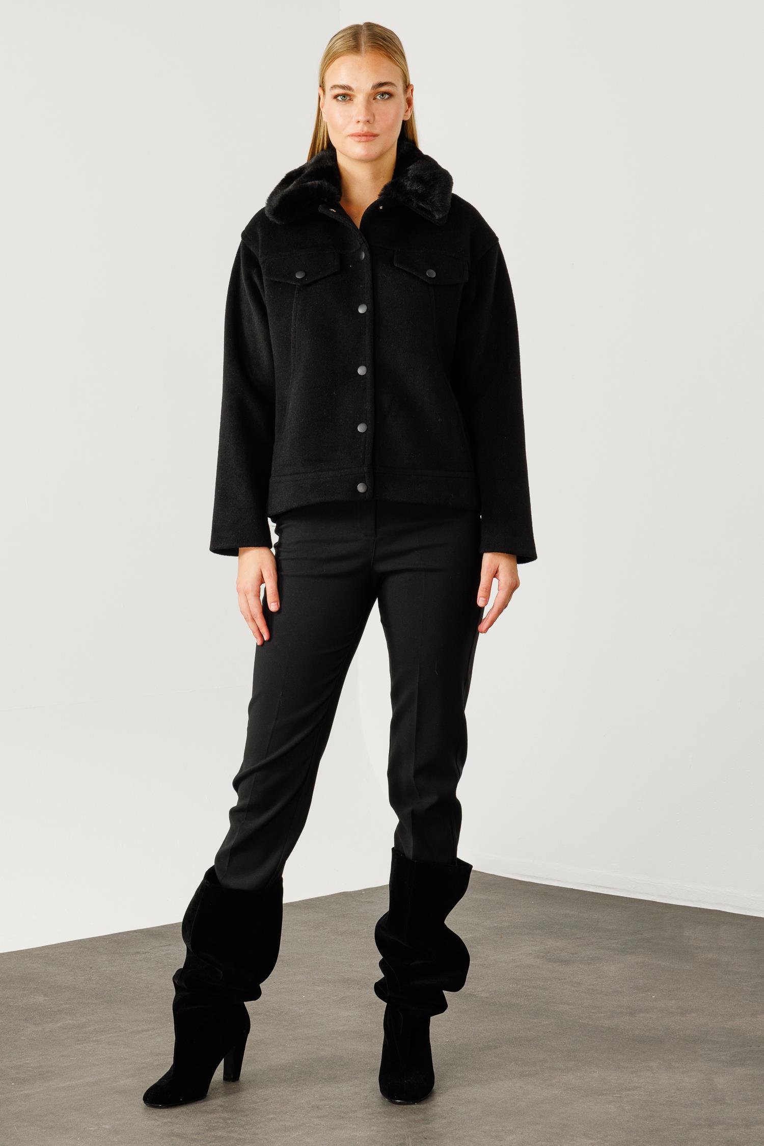 Modailgi  Yakası Kürklü Önden Kapamalı Kısa Kaşe Kaban Siyah