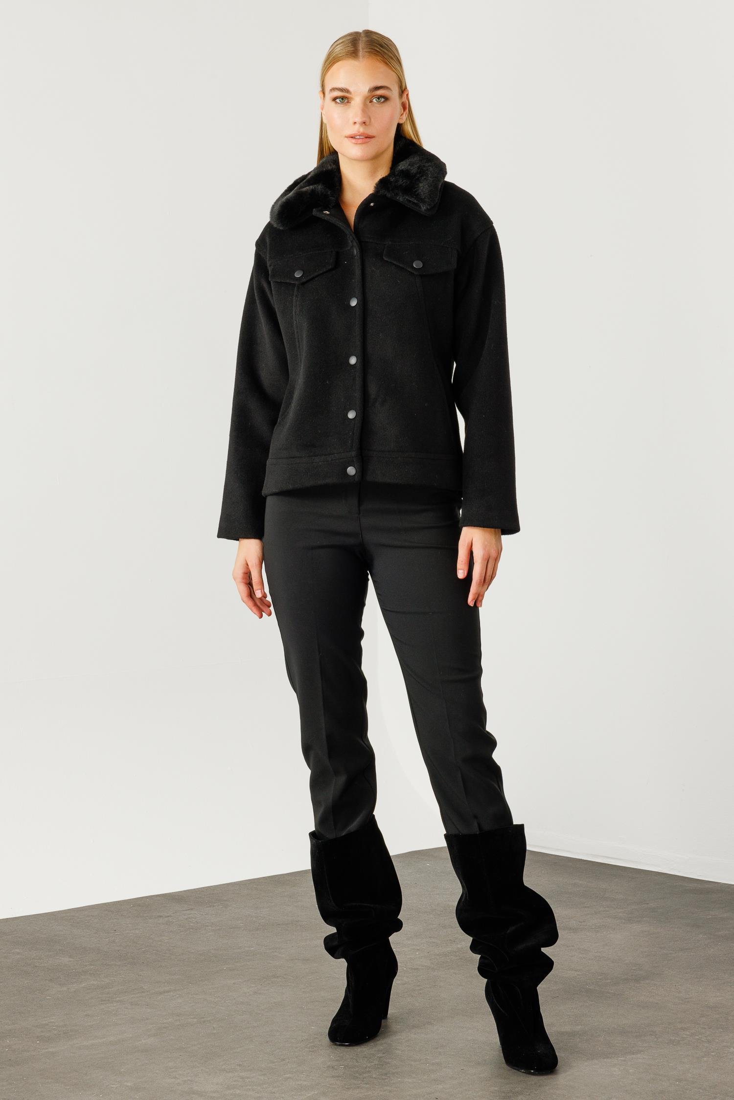 Modailgi  Yakası Kürklü Önden Kapamalı Kısa Kaşe Kaban Siyah