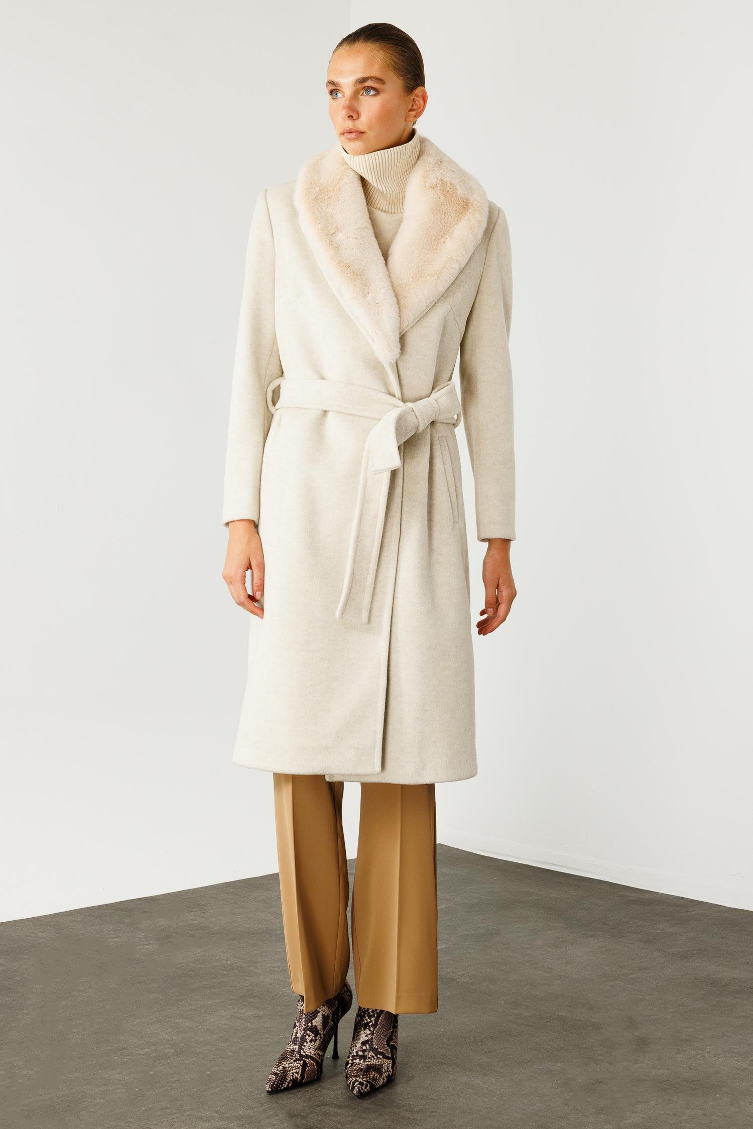 Modailgi  Yakası Kürklü Uzun Kaşe Kaban Kemik