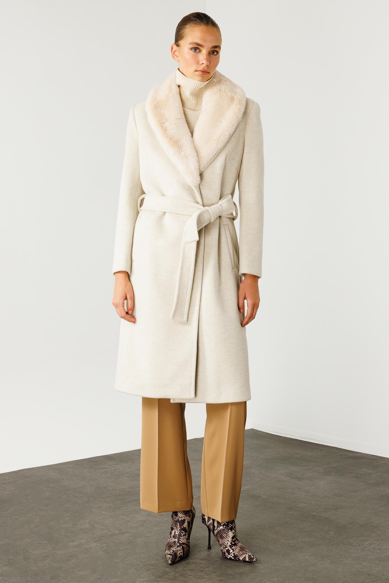 Modailgi  Yakası Kürklü Uzun Kaşe Kaban Kemik