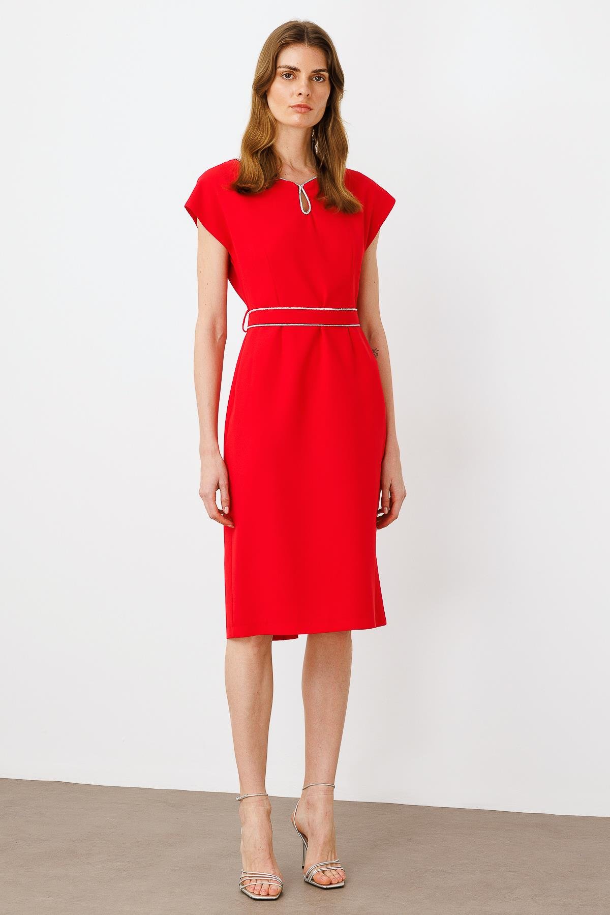 Modailgi  Yakası Şerit Taş Detaylı Elbise Kırmızı