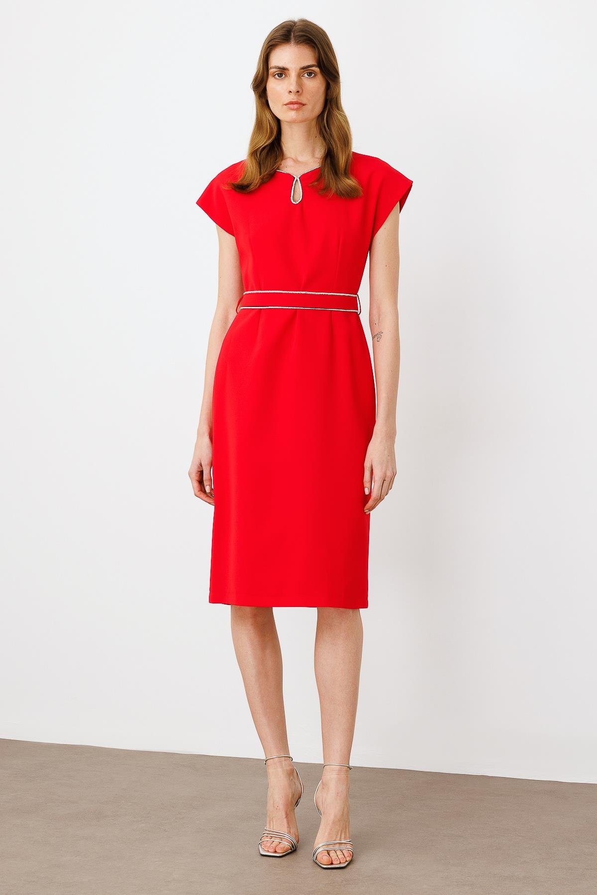 Modailgi  Yakası Şerit Taş Detaylı Elbise Kırmızı