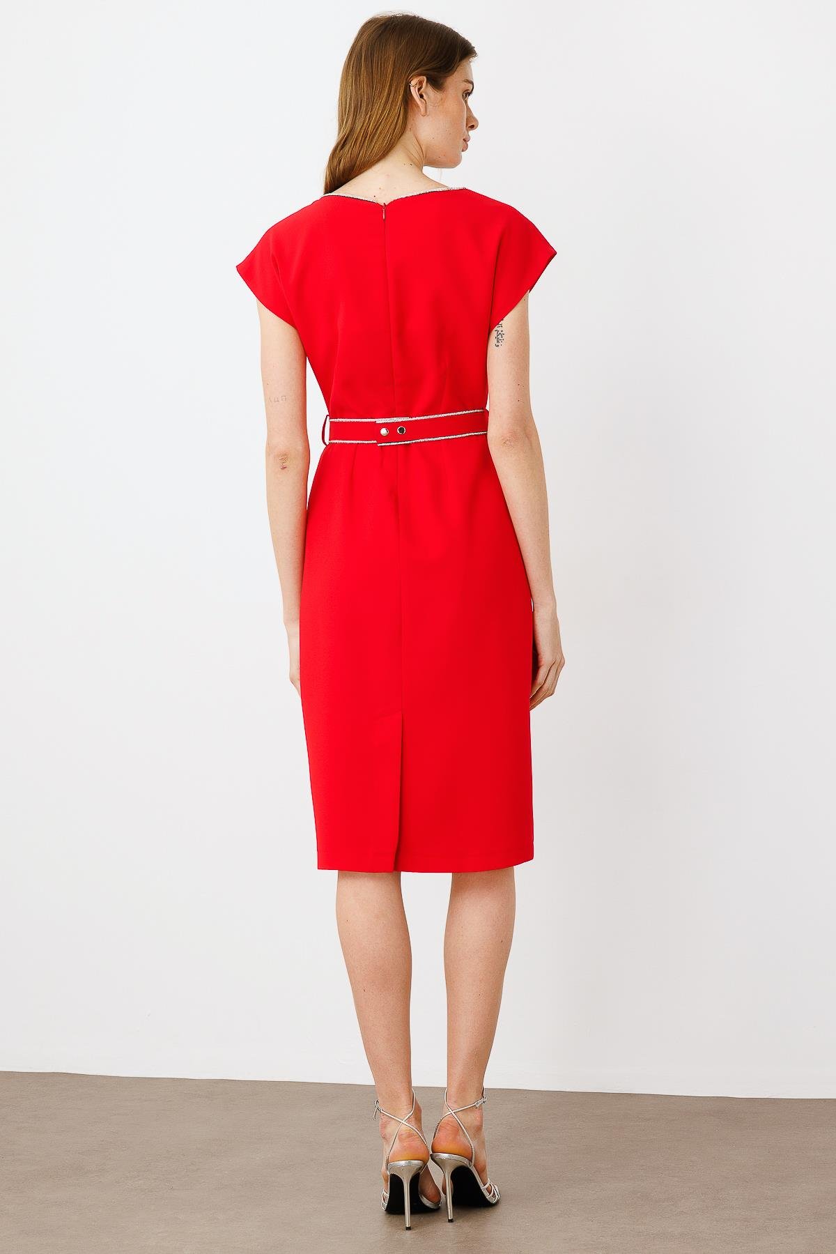 Modailgi  Yakası Şerit Taş Detaylı Elbise Kırmızı