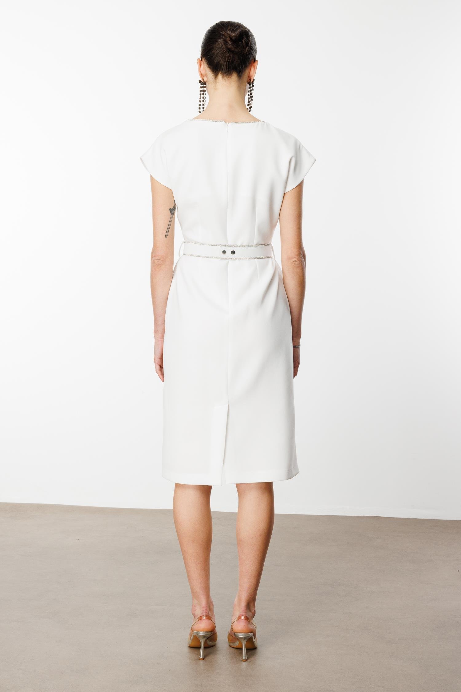 Modailgi  Yakası Şerit Taş Detaylı Elbise Ekru