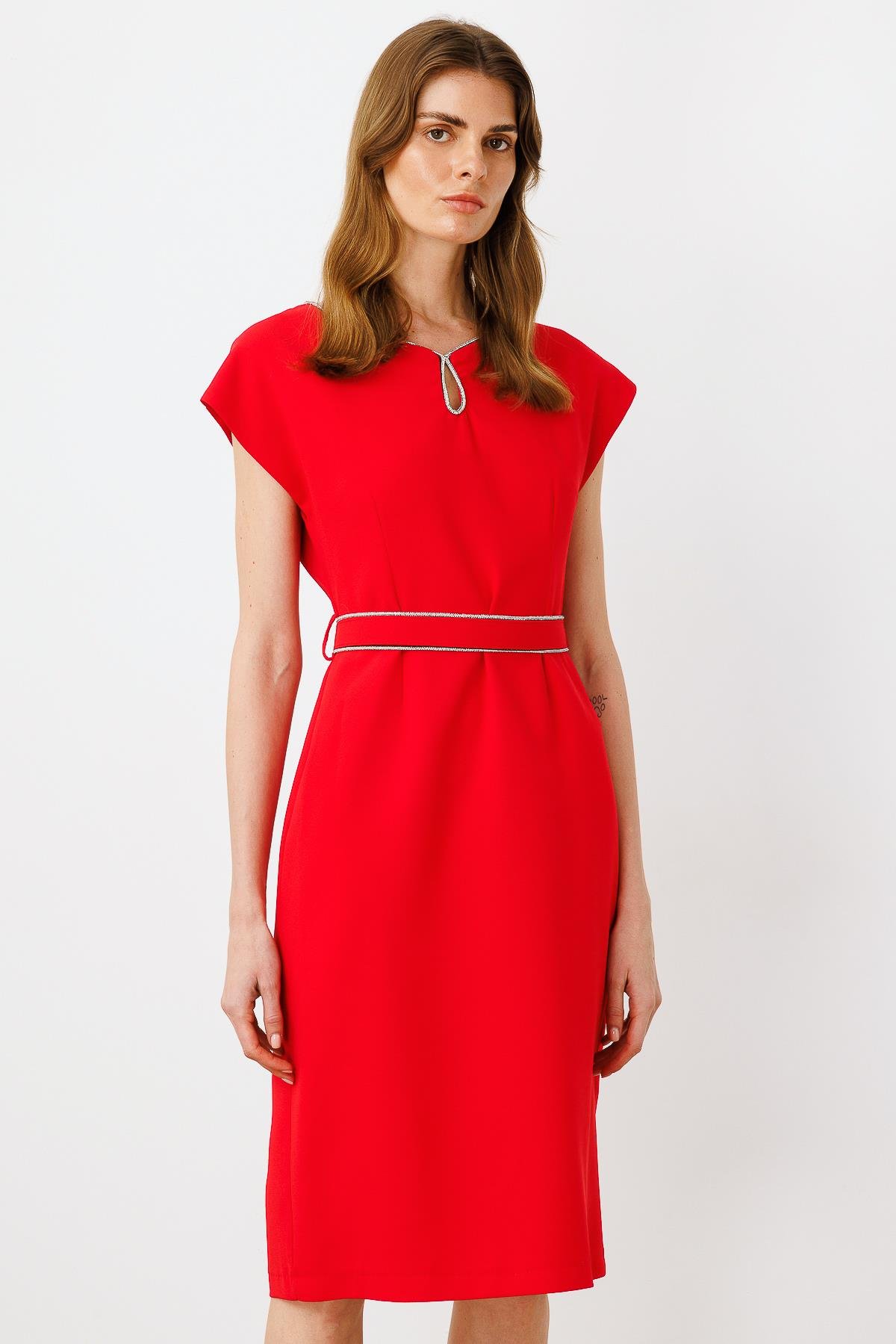 Modailgi  Yakası Şerit Taş Detaylı Elbise Kırmızı