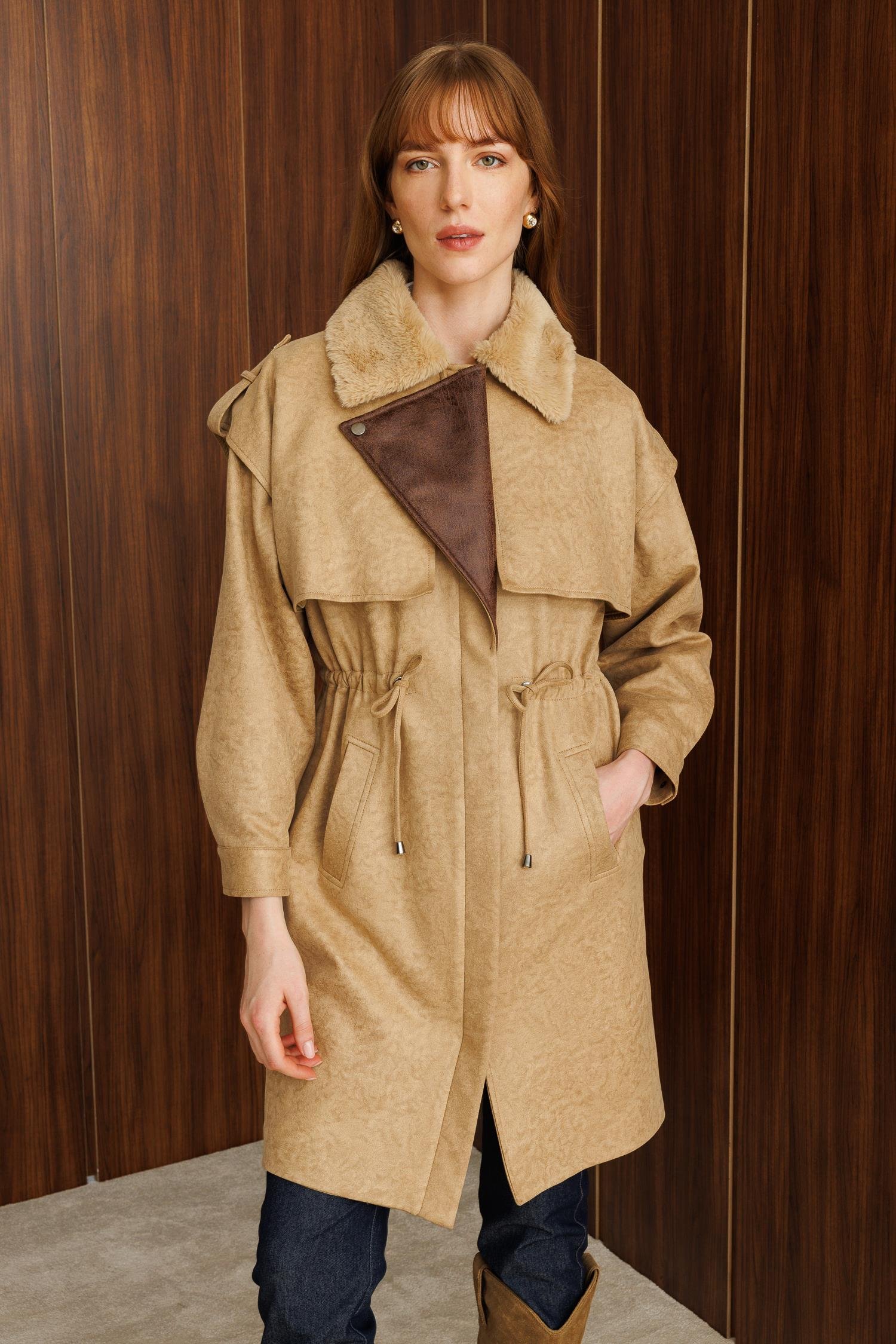 Modailgi  Yakası Seyyar Peluş Kürk Aksesuarlı Rüzgarlıklı Nubuk Süet Astarlı Trenç Vizon