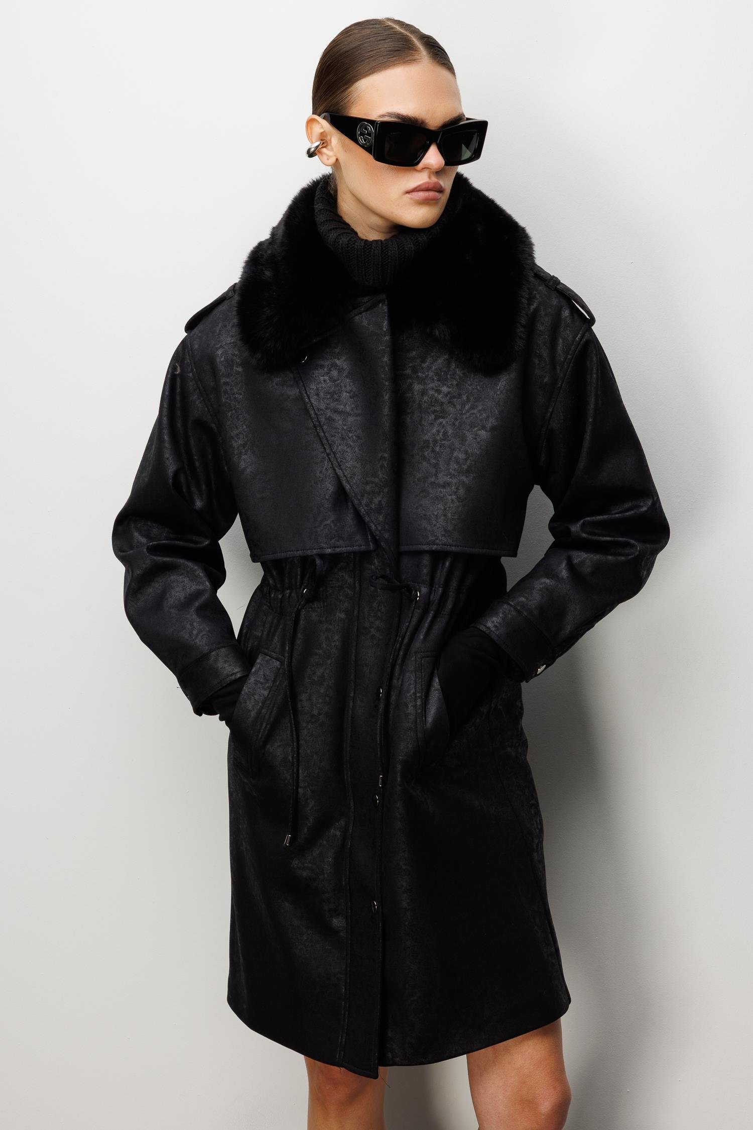 Modailgi  Yakası Seyyar Peluş Kürk Aksesuarlı Rüzgarlıklı Nubuk Süet Astarlı Trenç Siyah