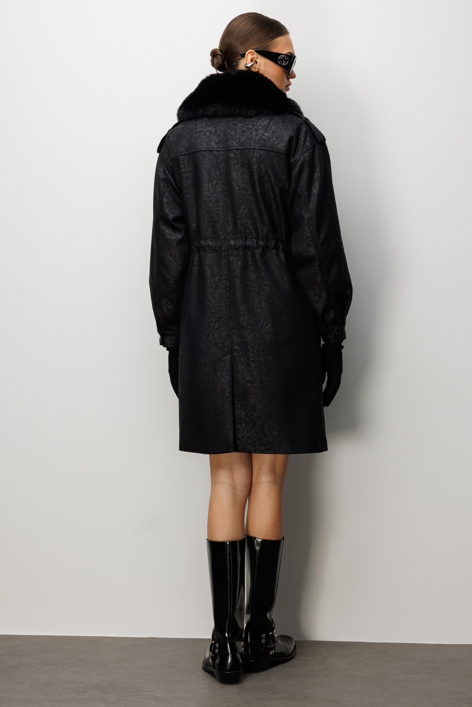 Modailgi  Yakası Seyyar Peluş Kürk Aksesuarlı Rüzgarlıklı Nubuk Süet Astarlı Trenç Siyah