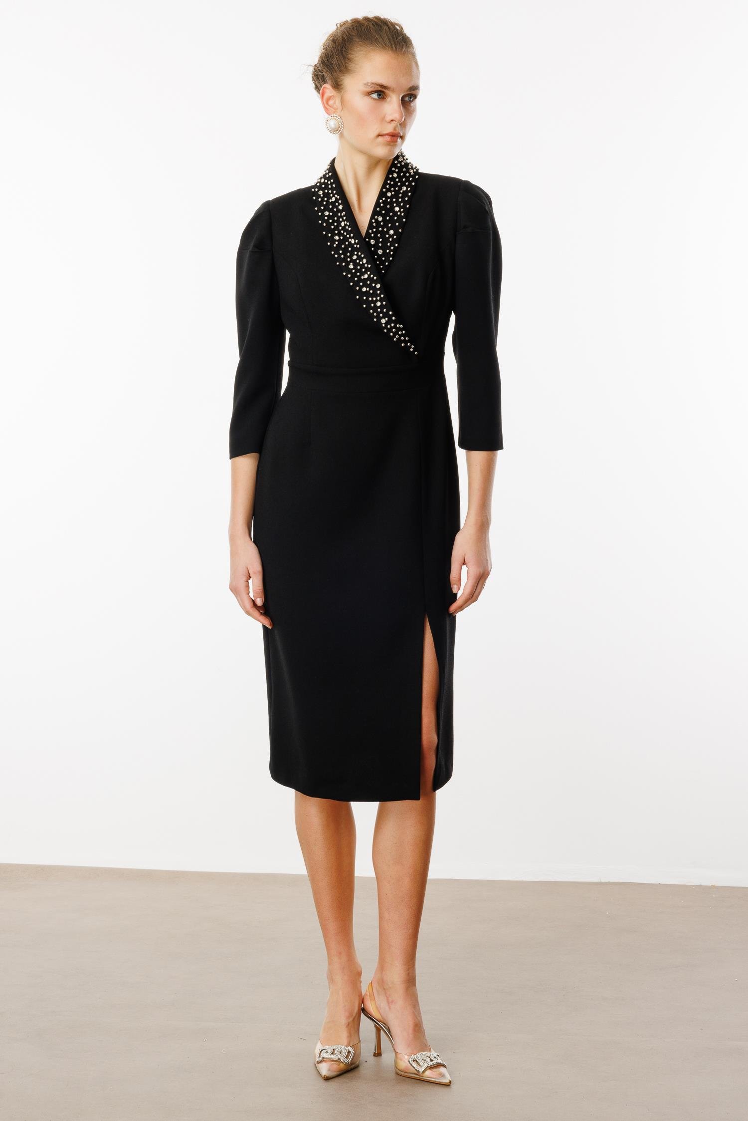 Modailgi  Yakası Taş İşlemeli Önden Yırtmaçlı Truvakar Kol Midiboy Elbise Siyah