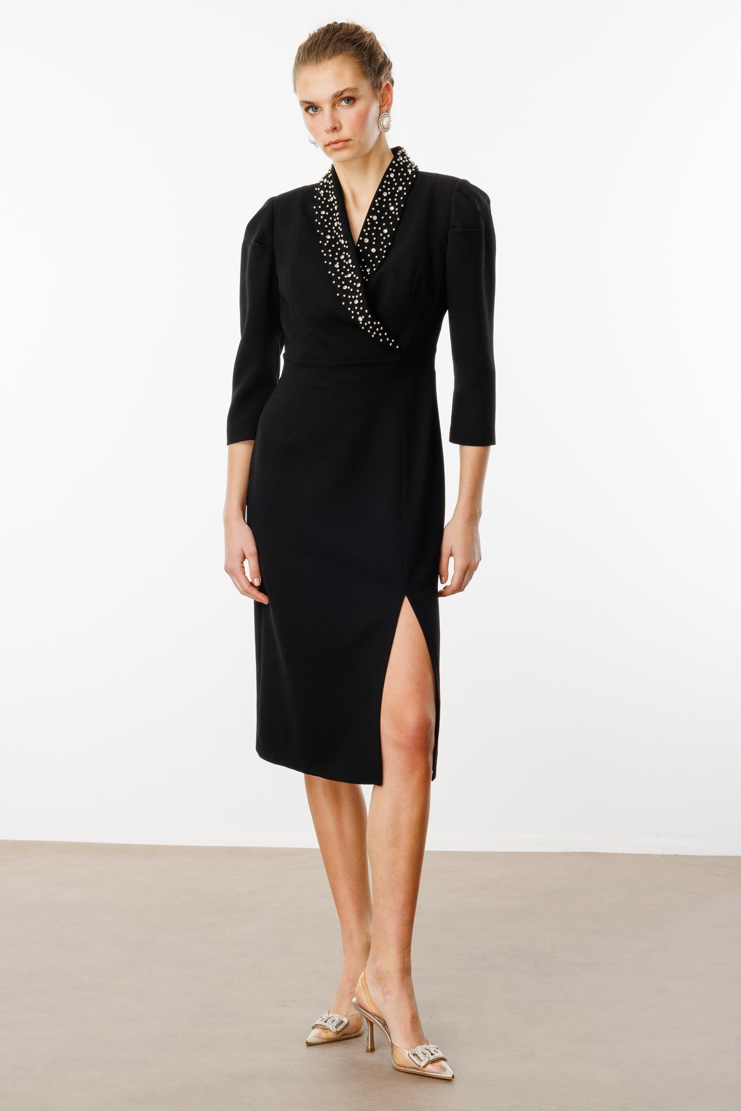 Modailgi  Yakası Taş İşlemeli Önden Yırtmaçlı Truvakar Kol Midiboy Elbise Siyah