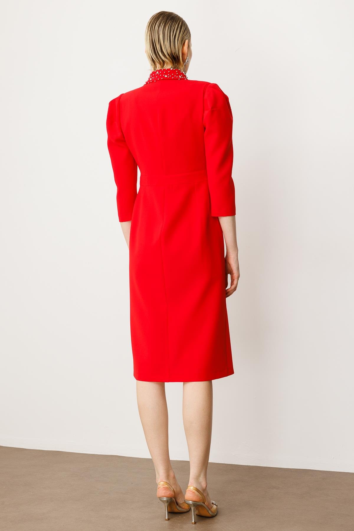 Modailgi  Yakası Taş İşlemeli Önden Yırtmaçlı Truvakar Kol Midiboy Elbise Kırmızı