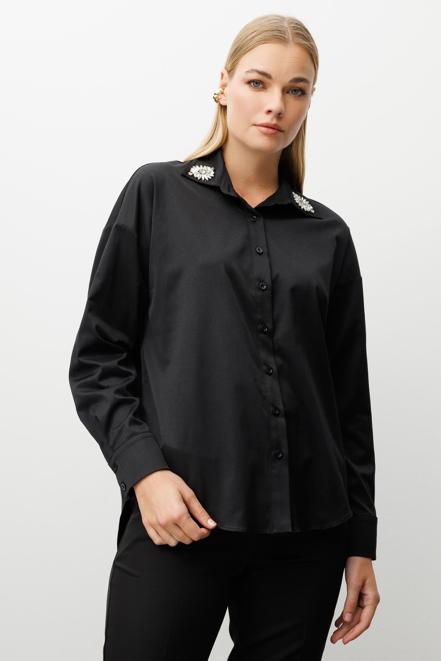 Modailgi  Yakası Taşlı Aksesuar Detaylı Oversize Gömlek Siyah