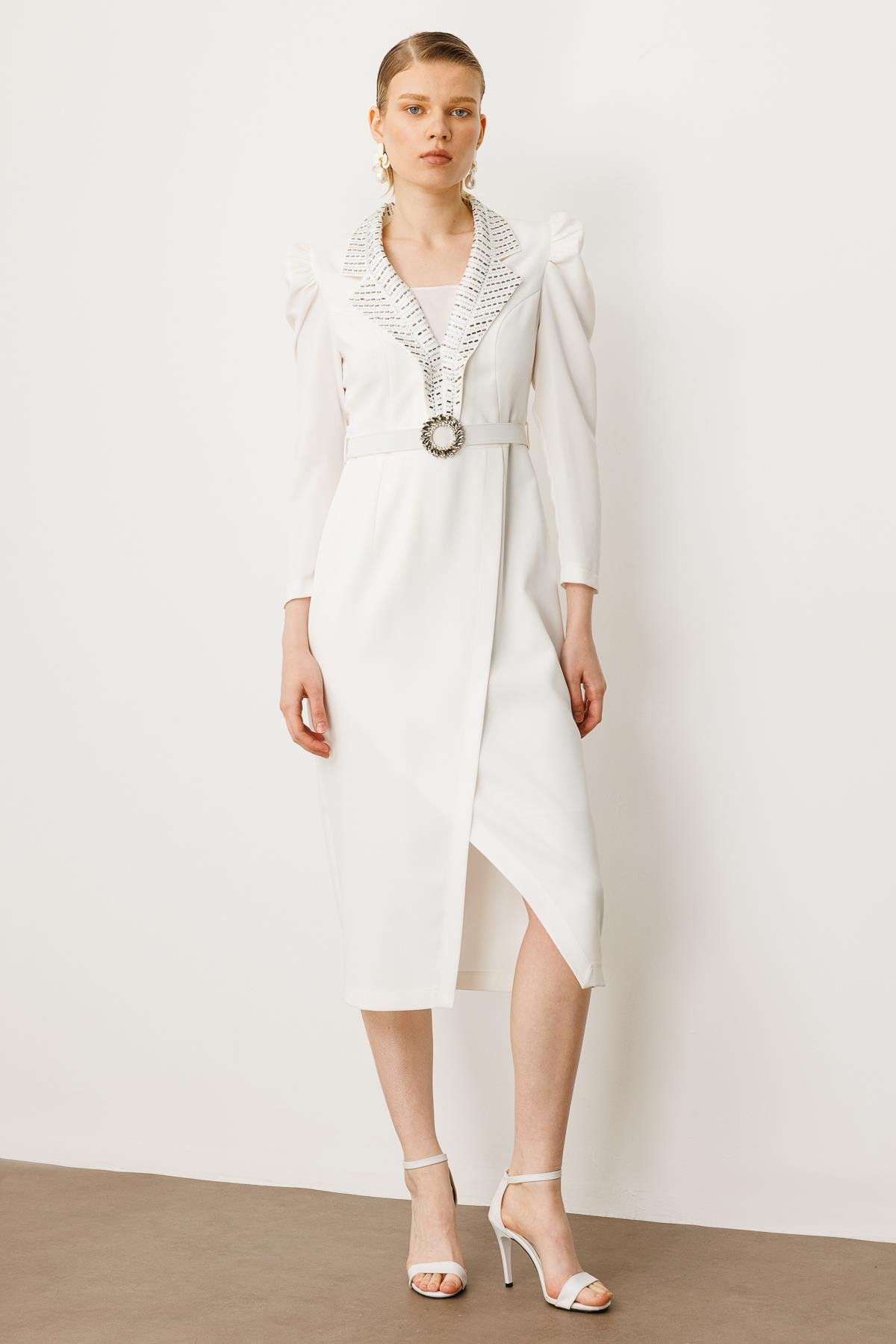 Modailgi  Yakası Taşlı Beli Kemerli Elbise Ekru