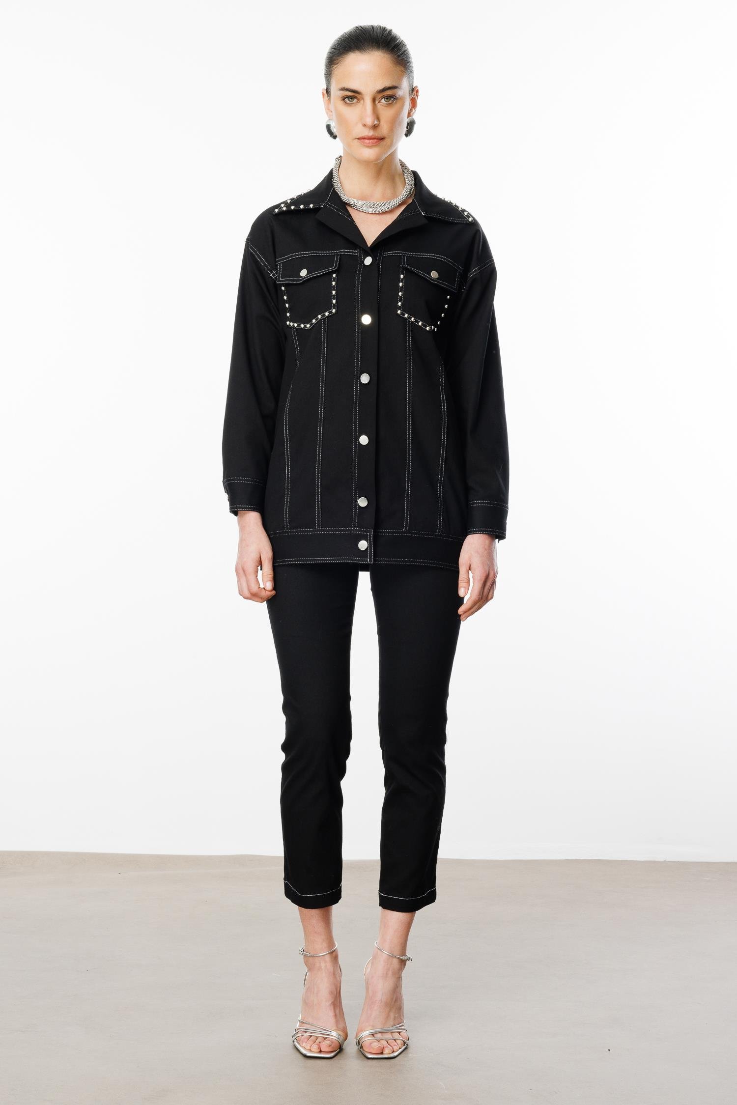 Modailgi  Yakası ve Cep Torbaları Zımba Detaylı Uzun Spor Ceket Siyah