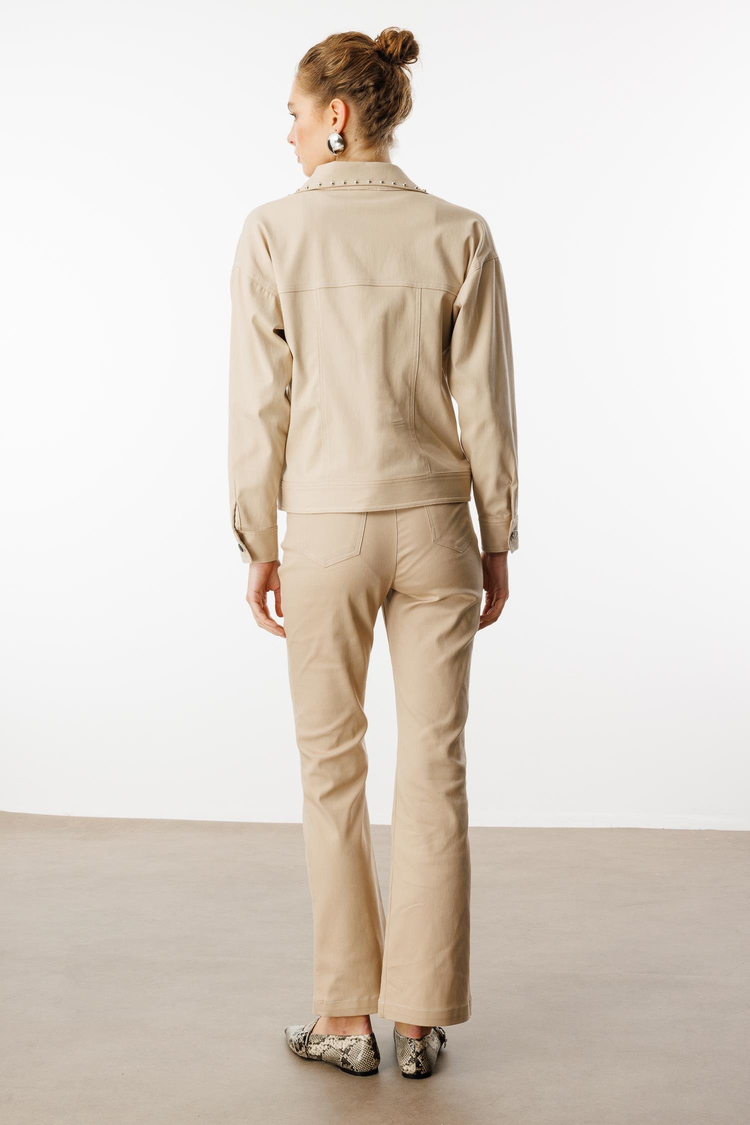 Modailgi  Yakası ve Cep Torbaları Zımba Detaylı Kısa Spor Ceket Taş