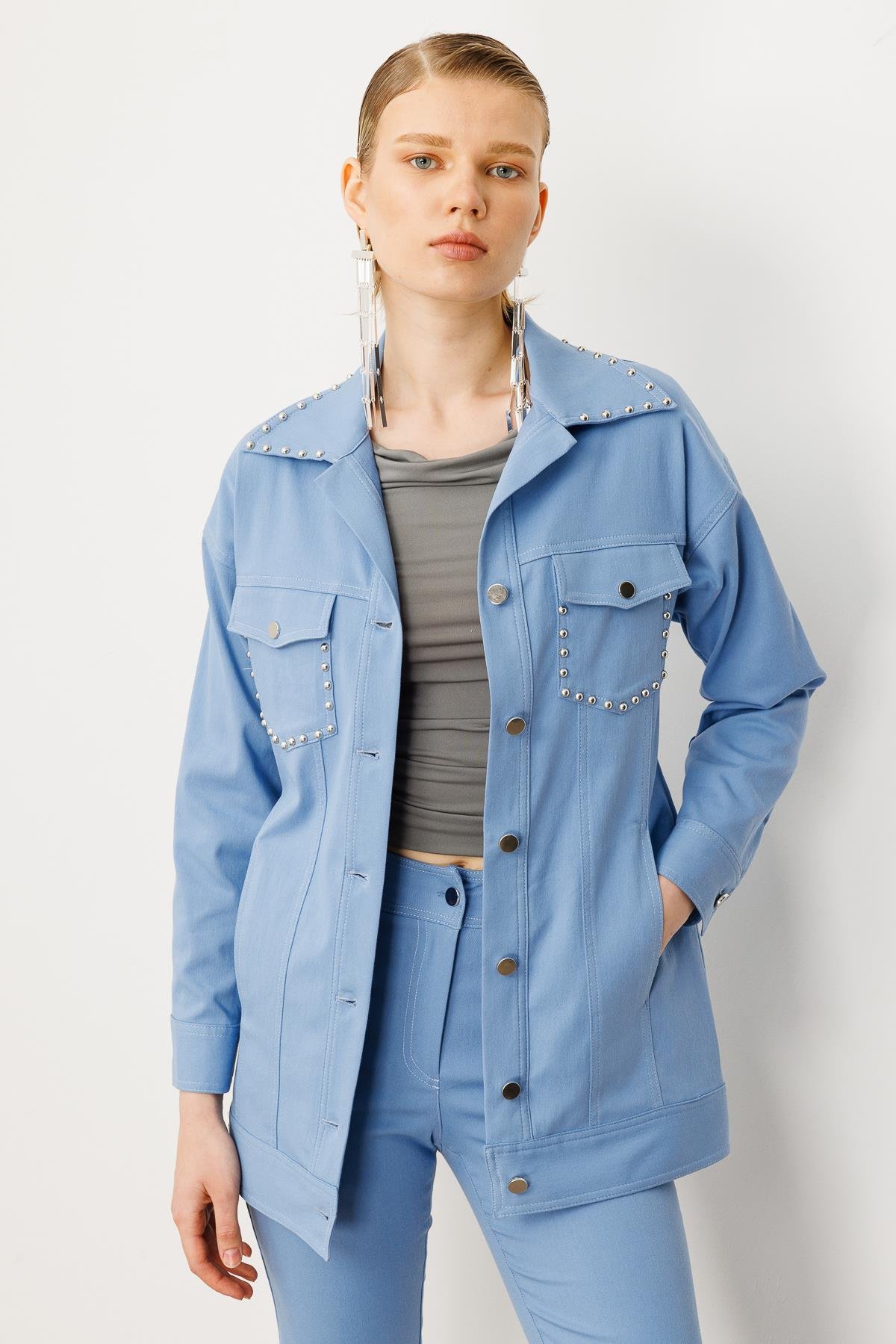 Modailgi  Yakası ve Cep Torbaları Zımba Detaylı Uzun Spor Ceket Mavi