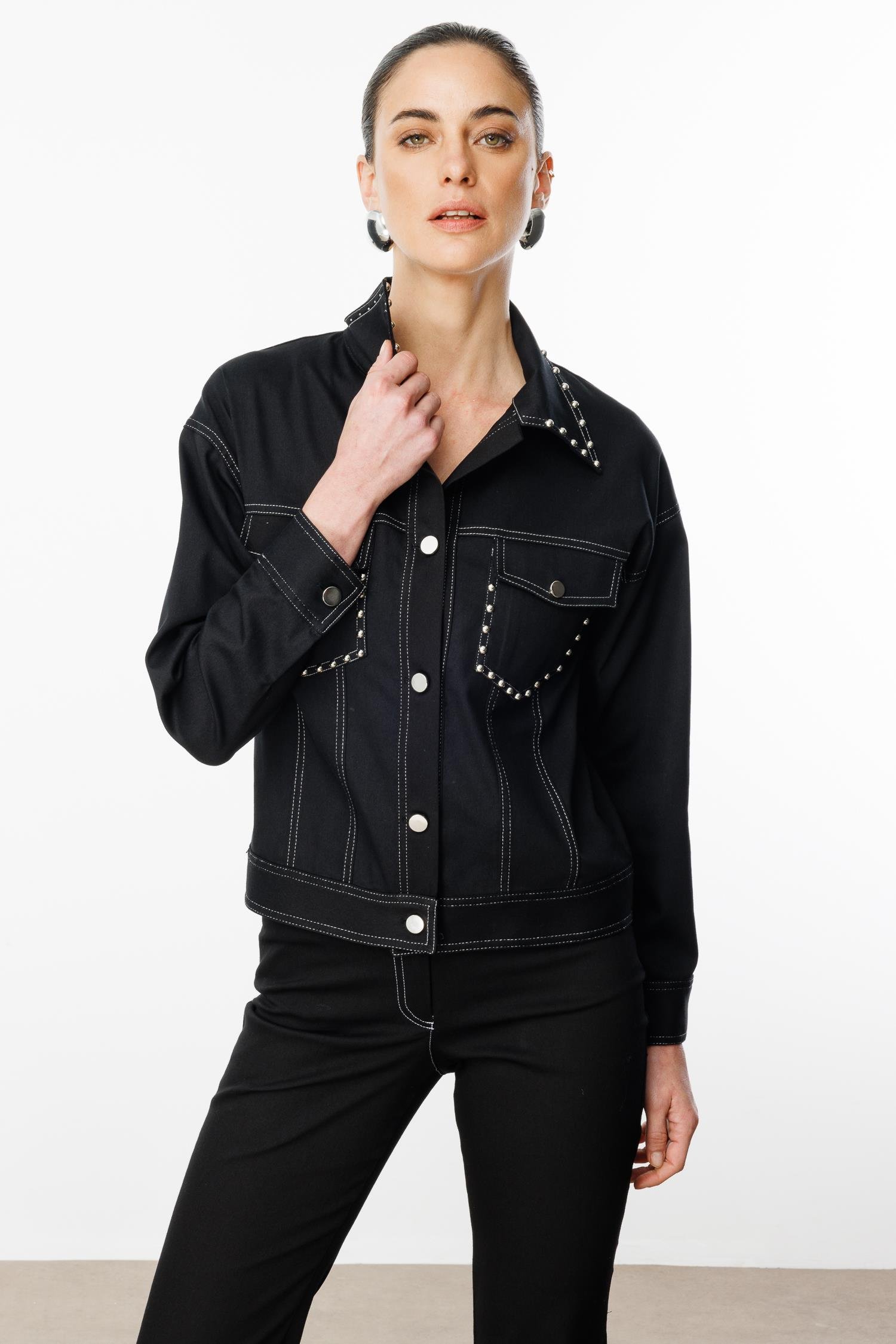 Modailgi  Yakası ve Cep Torbaları Zımba Detaylı Kısa Spor Ceket Siyah