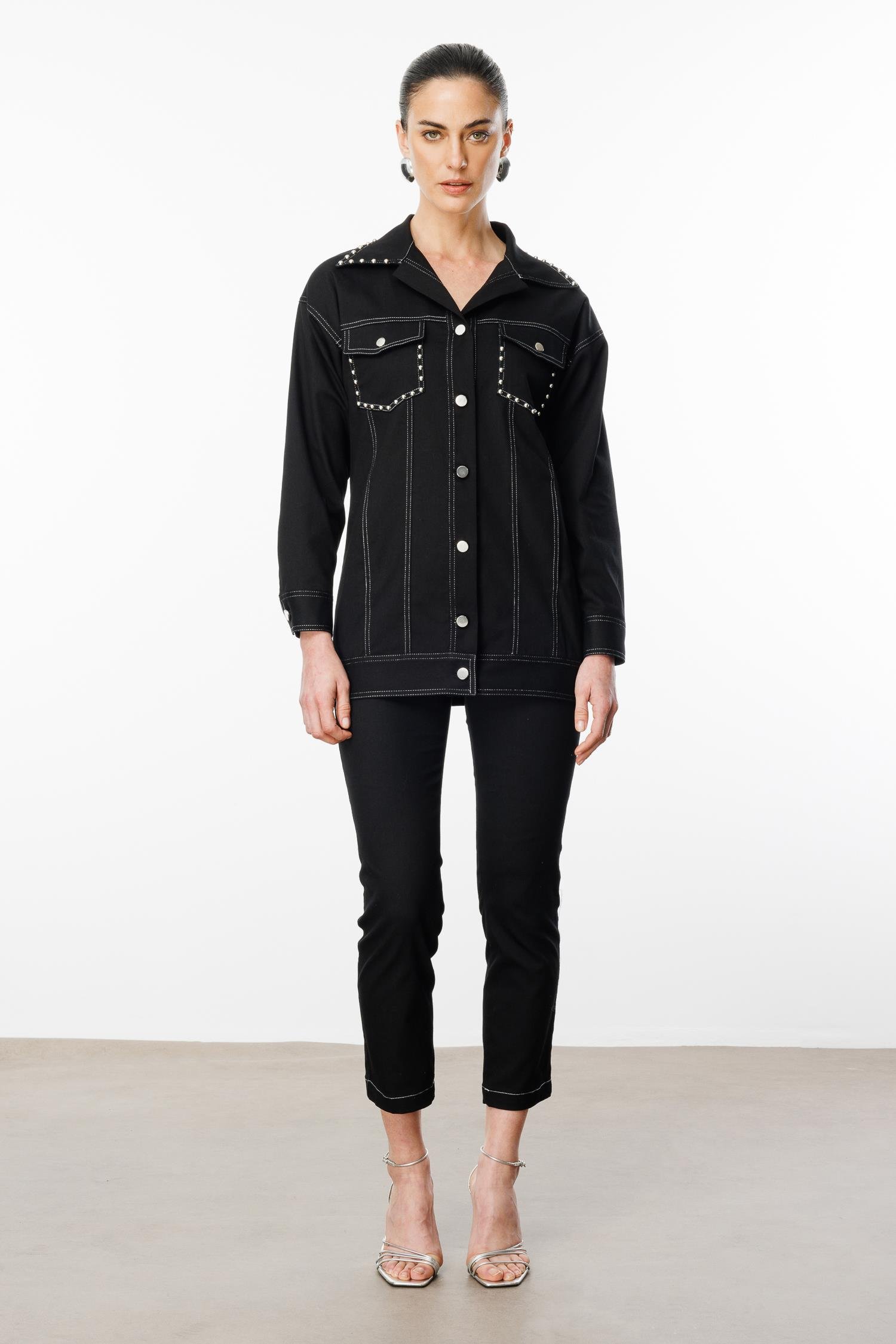 Modailgi  Yakası ve Cep Torbaları Zımba Detaylı Uzun Spor Ceket Siyah