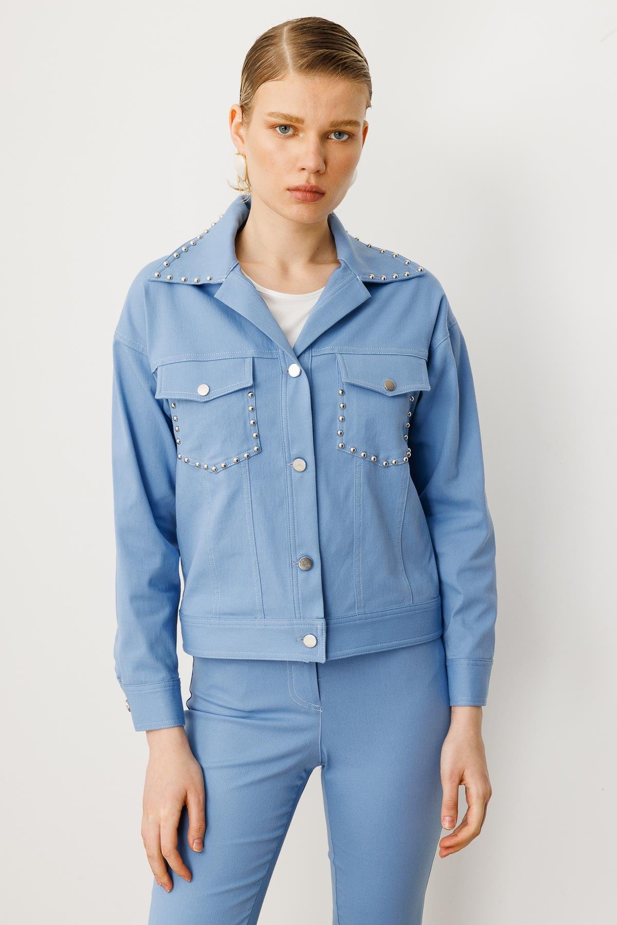 Modailgi  Yakası ve Cep Torbaları Zımba Detaylı Kısa Spor Ceket Mavi