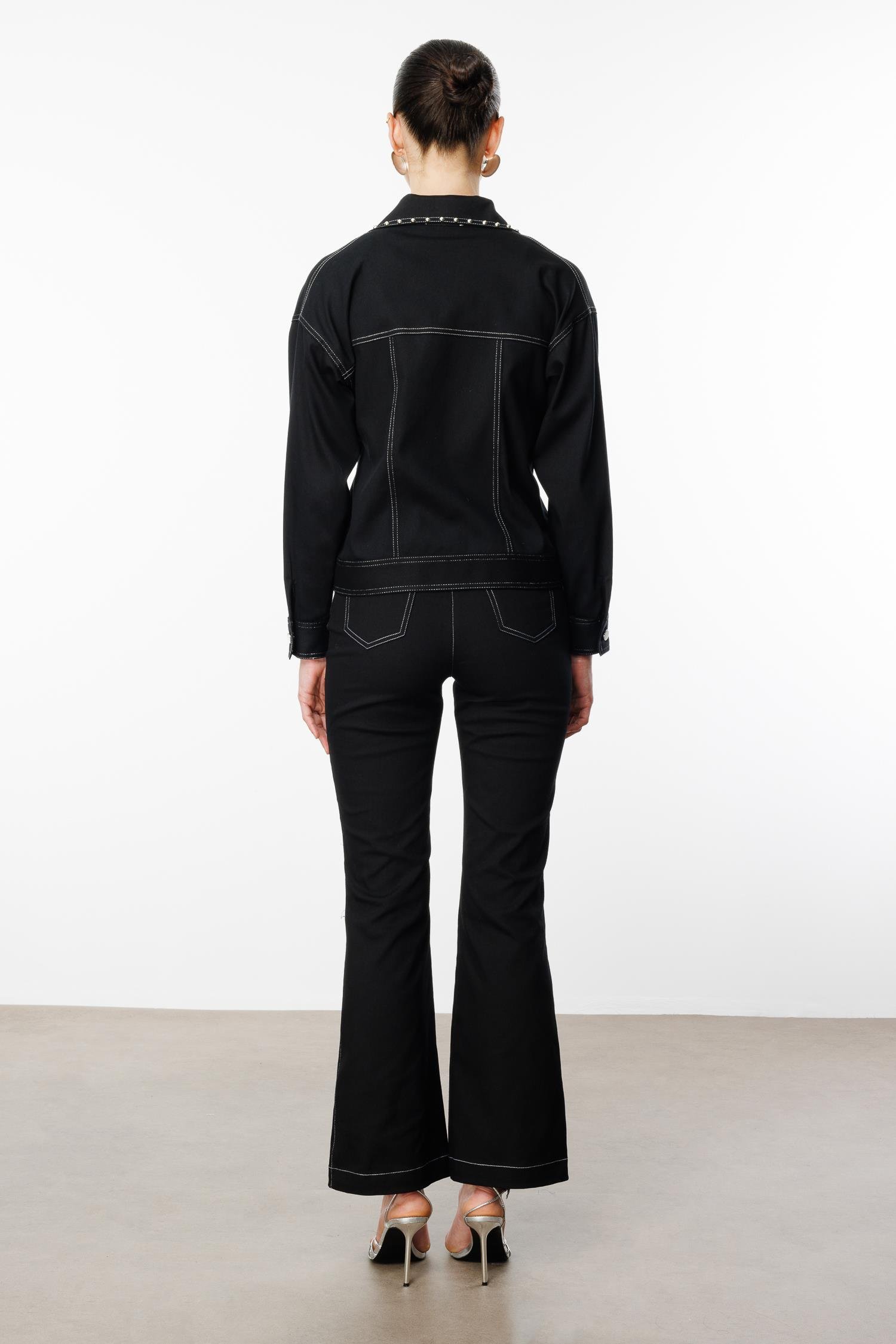 Modailgi  Yakası ve Cep Torbaları Zımba Detaylı Kısa Spor Ceket Siyah