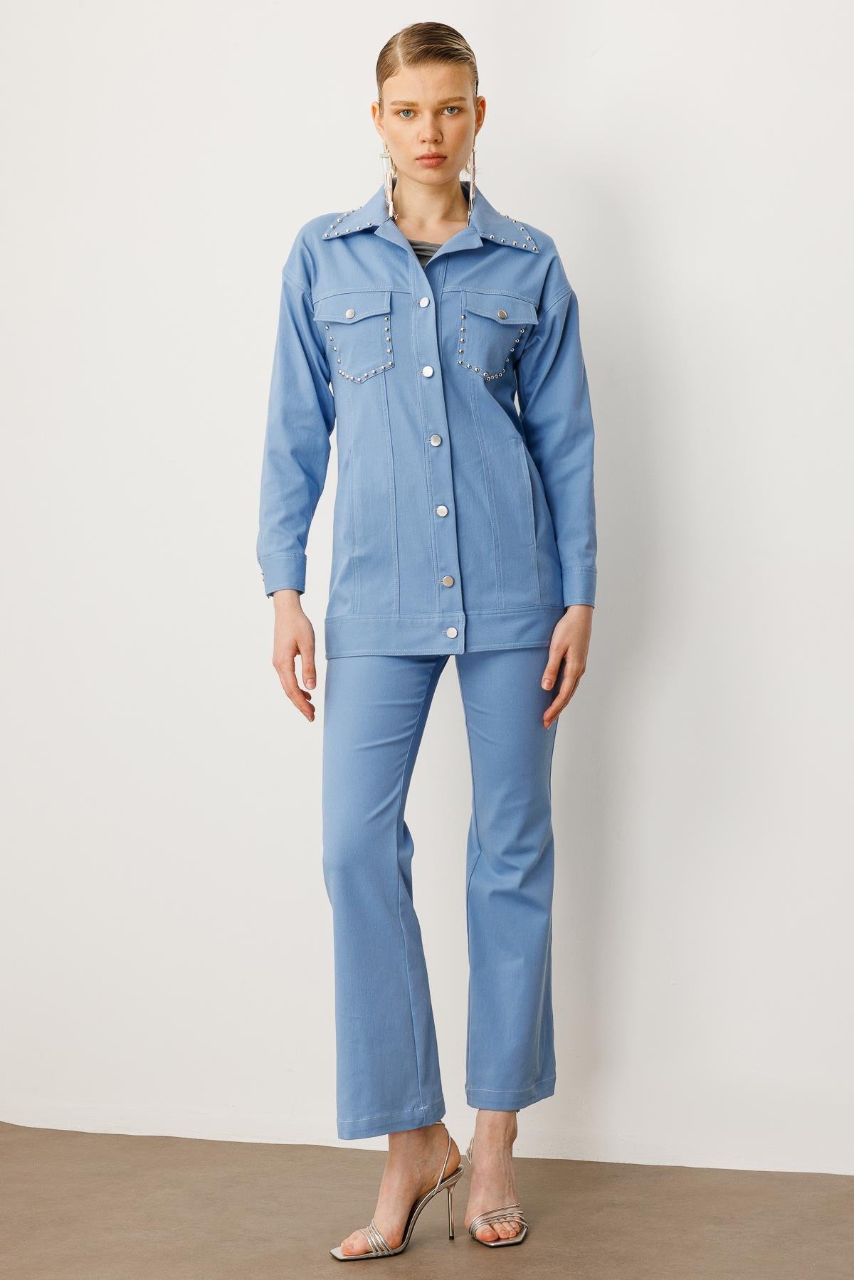 Modailgi  Yakası ve Cep Torbaları Zımba Detaylı Uzun Spor Ceket Mavi