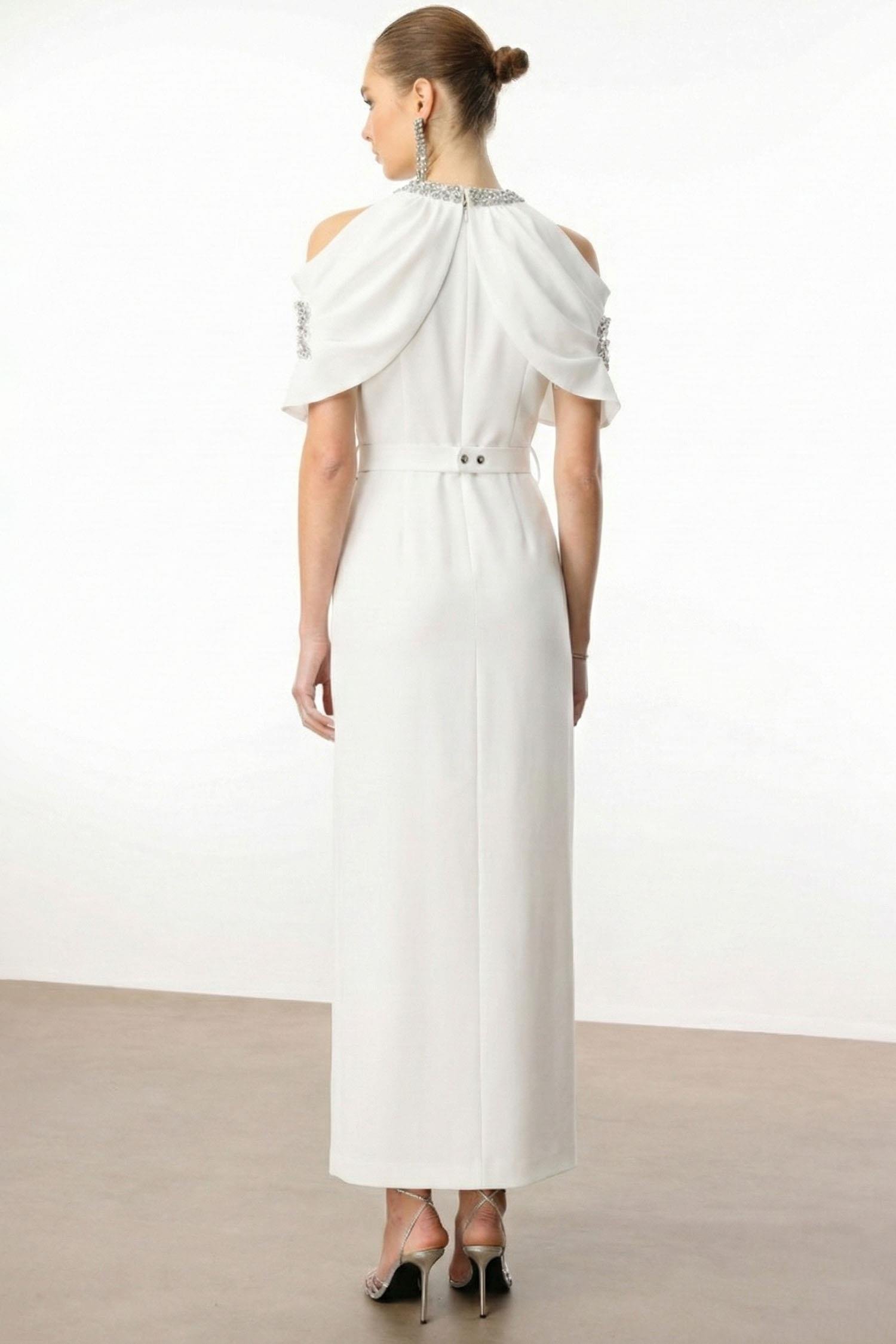 Modailgi  Yakası ve Kemeri Aksesuar Detaylı Elbise Ekru