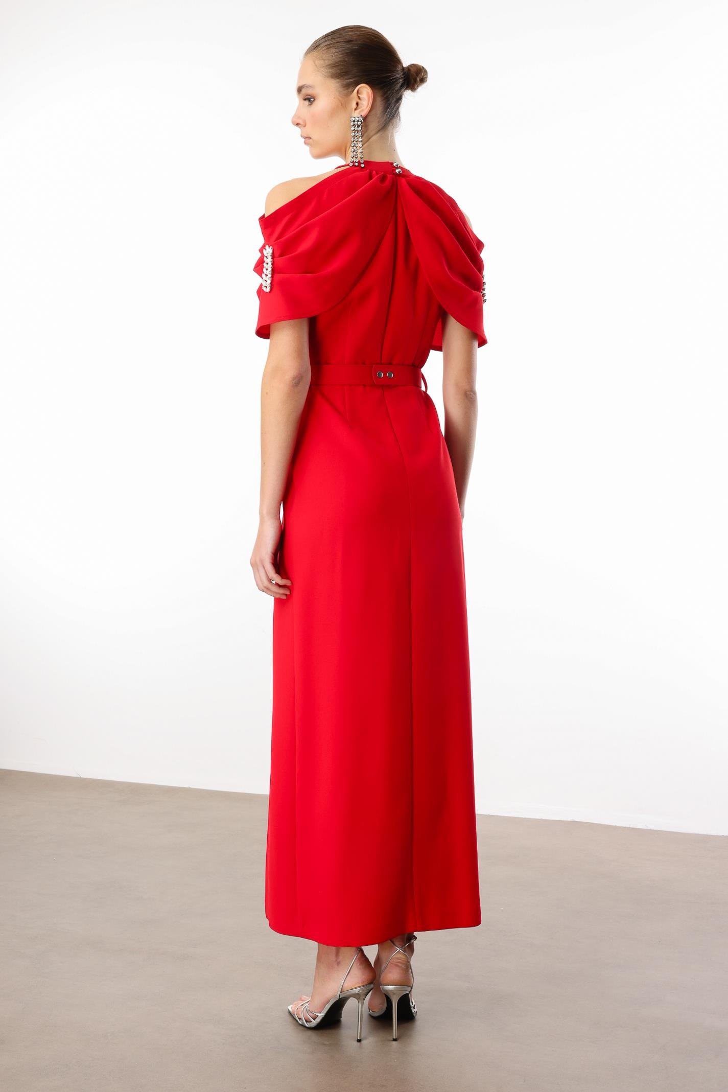 Modailgi  Yakası ve Kemeri Aksesuar Detaylı Elbise Kırmızı