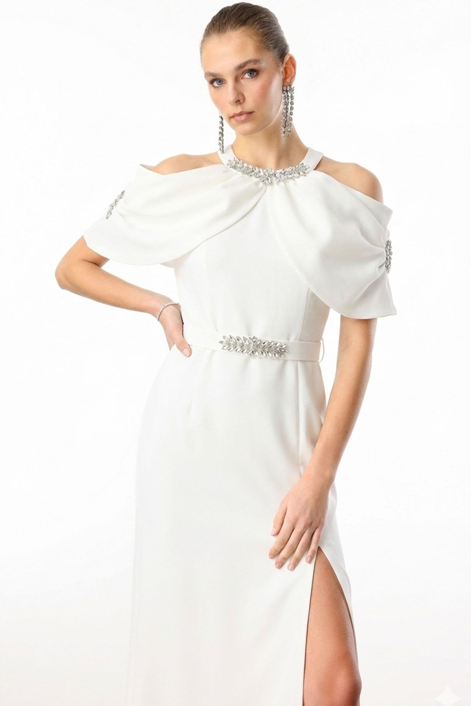 Modailgi  Yakası ve Kemeri Aksesuar Detaylı Elbise Ekru