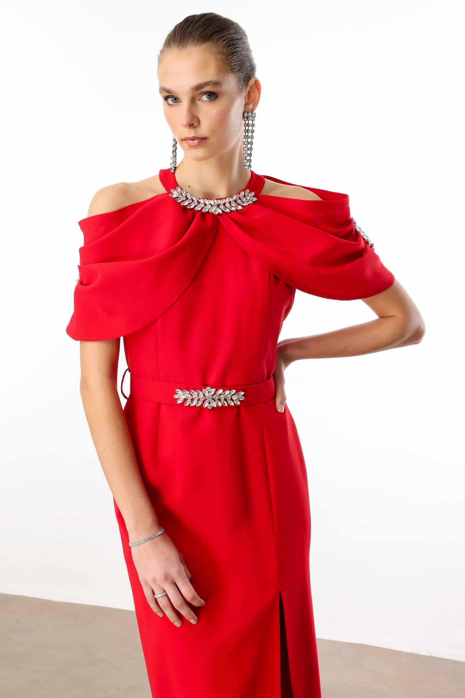 Modailgi  Yakası ve Kemeri Aksesuar Detaylı Elbise Kırmızı