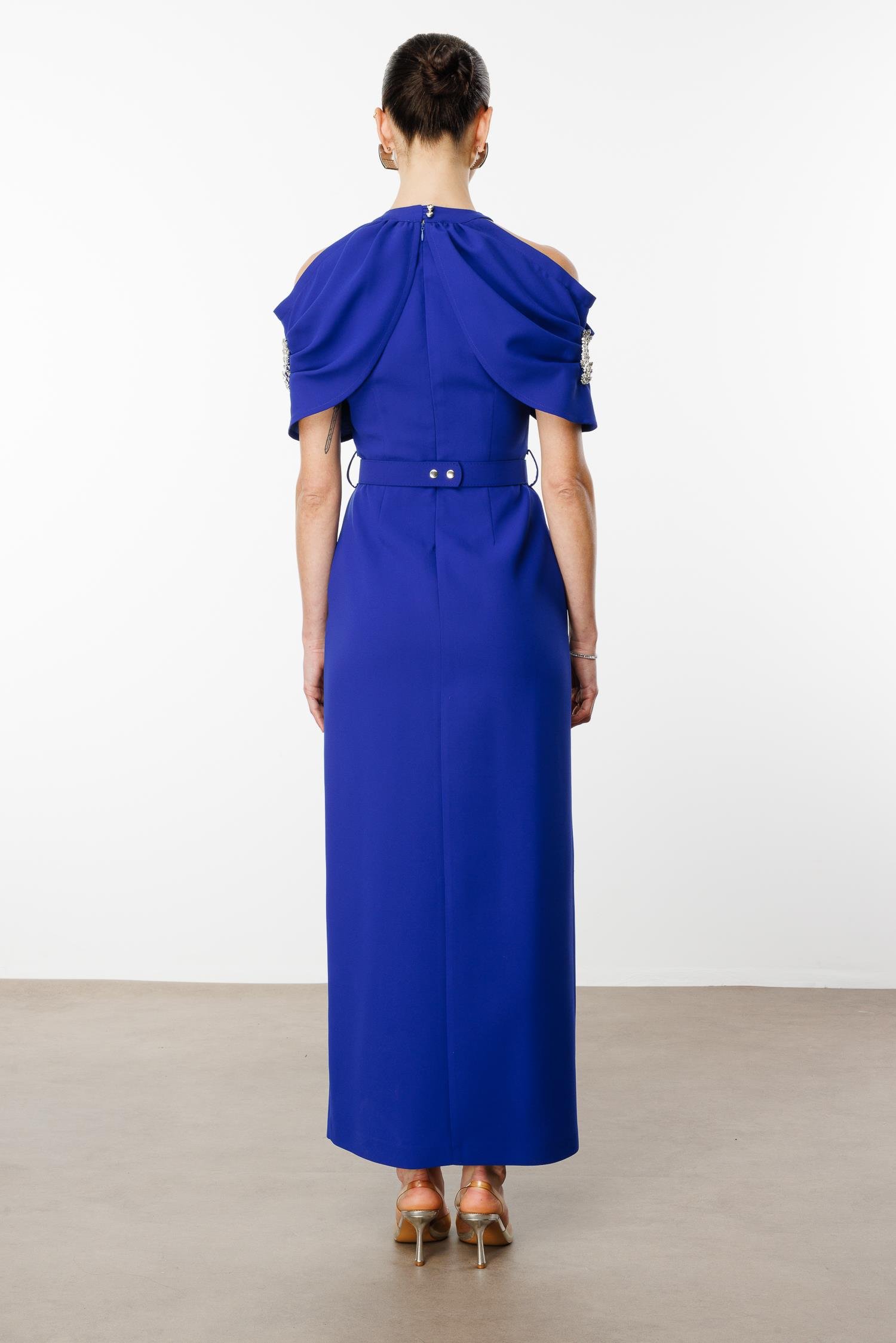 Modailgi  Yakası ve Kemeri Aksesuar Detaylı Elbise Saks