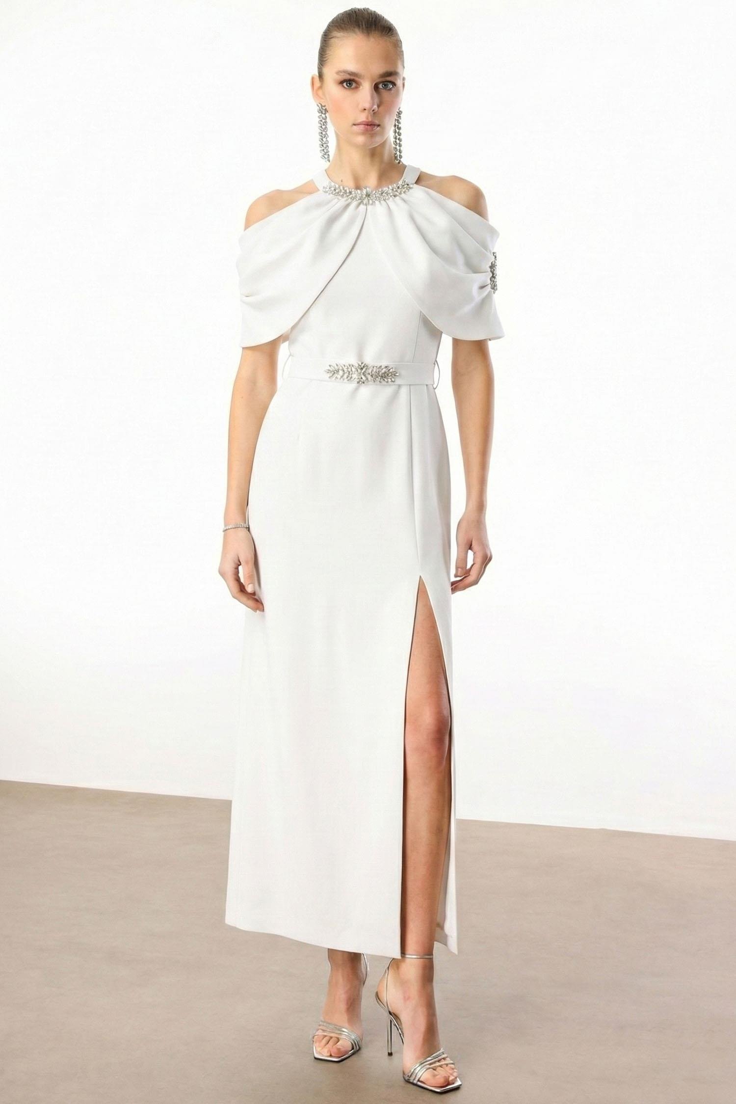 Modailgi  Yakası ve Kemeri Aksesuar Detaylı Elbise Ekru