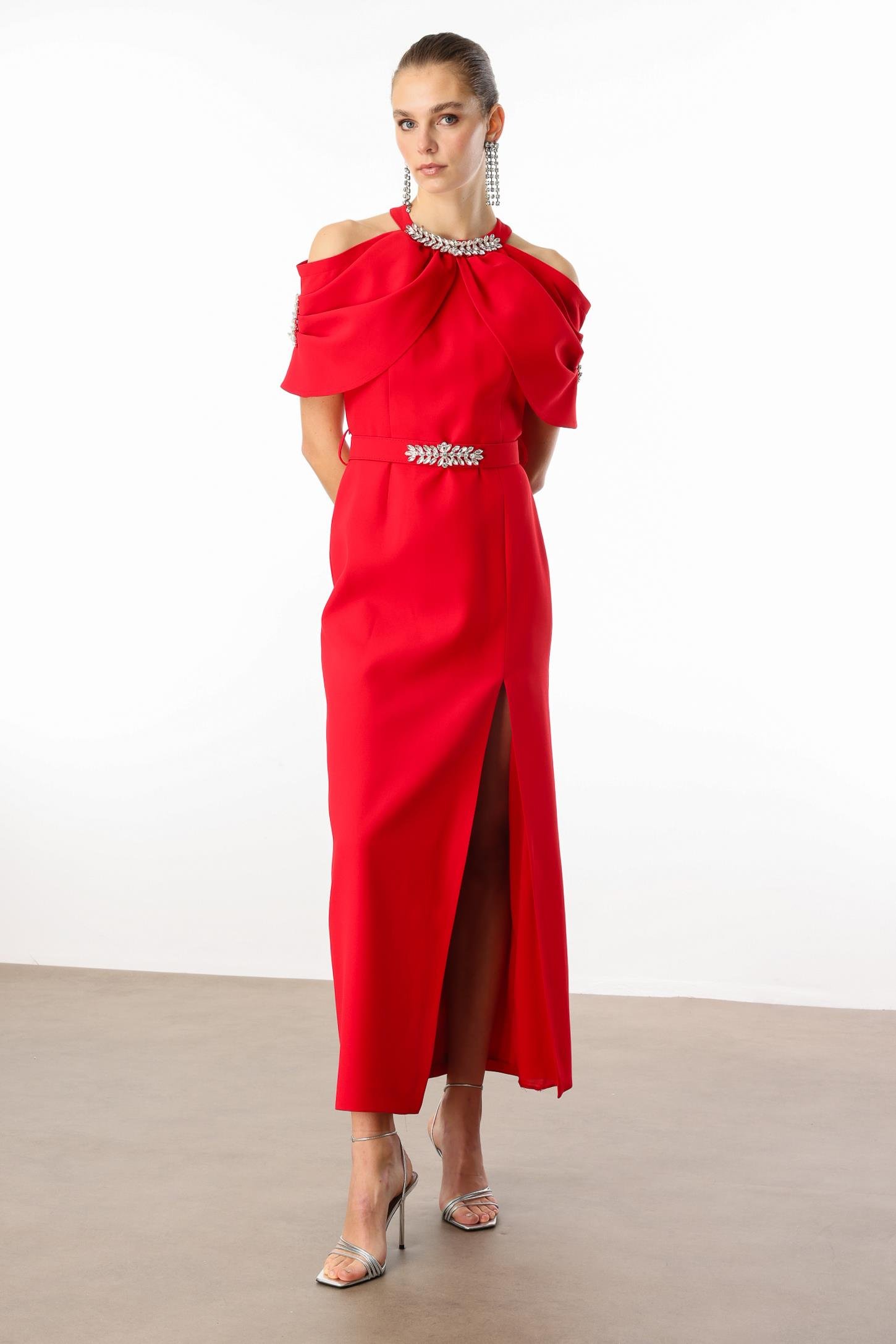 Modailgi  Yakası ve Kemeri Aksesuar Detaylı Elbise Kırmızı