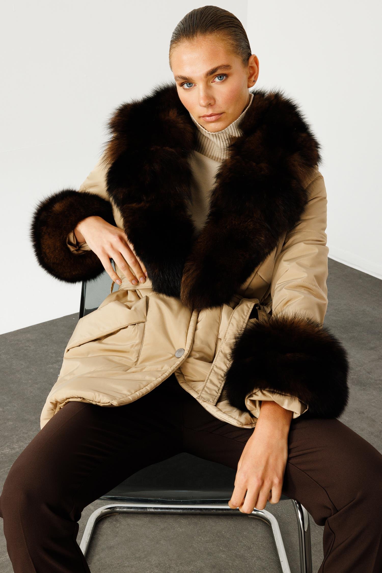 Modailgi  Yakası ve Kol Manşeti Kürklü Şişme Kaban Bej