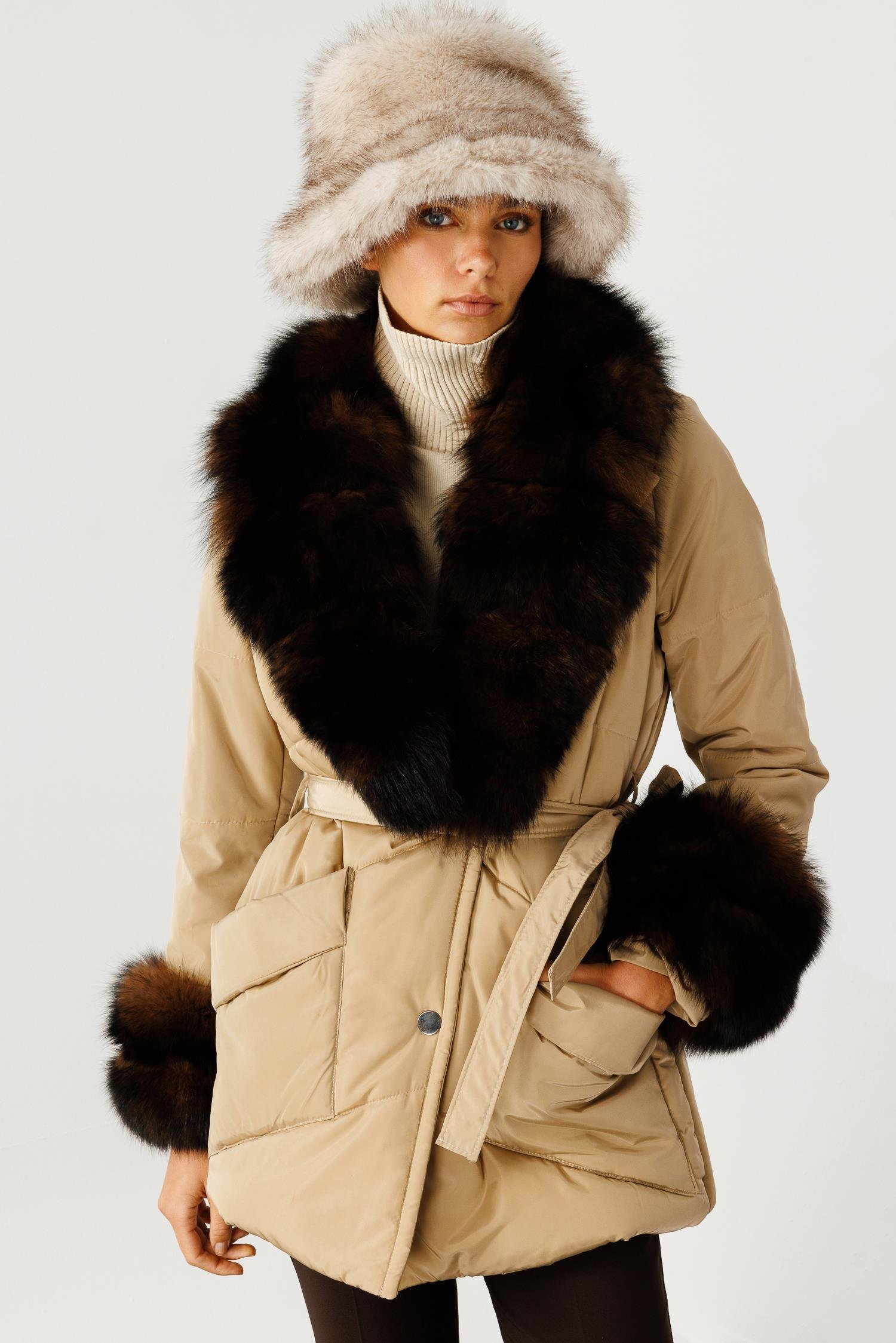 Modailgi  Yakası ve Kol Manşeti Kürklü Şişme Kaban Bej