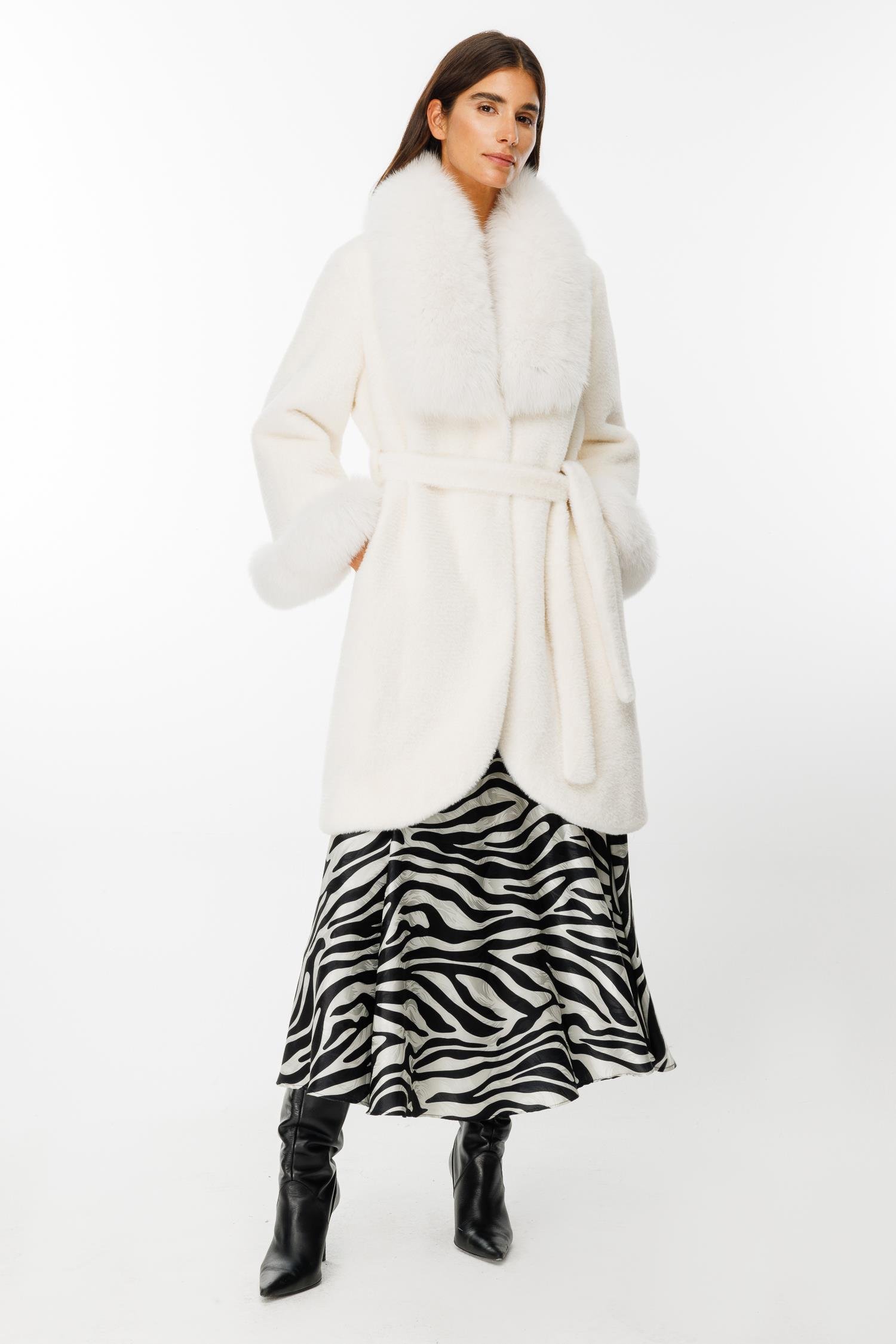 Modailgi  Yakası ve Kol Manşeti Orijinal Kürklü Beli Kuşaklı Alcantara Kaban Ekru