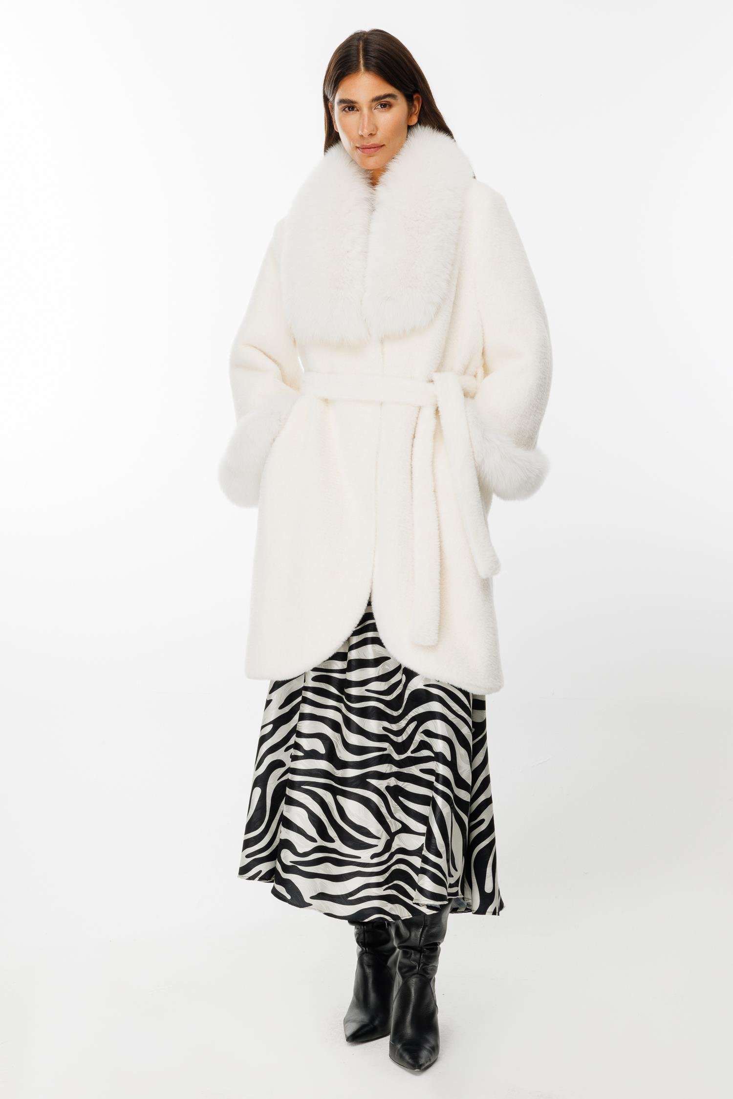 Modailgi  Yakası ve Kol Manşeti Orijinal Kürklü Beli Kuşaklı Alcantara Kaban Ekru