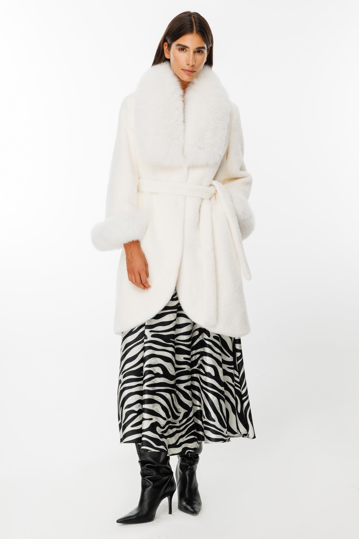 Modailgi  Yakası ve Kol Manşeti Orijinal Kürklü Beli Kuşaklı Alcantara Kaban Ekru