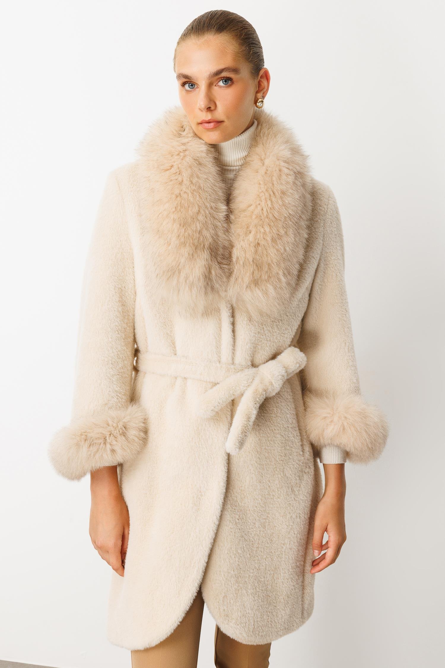 Modailgi  Yakası ve Kol Manşeti Orijinal Kürklü Beli Kuşaklı Alcantara Kaban Bej