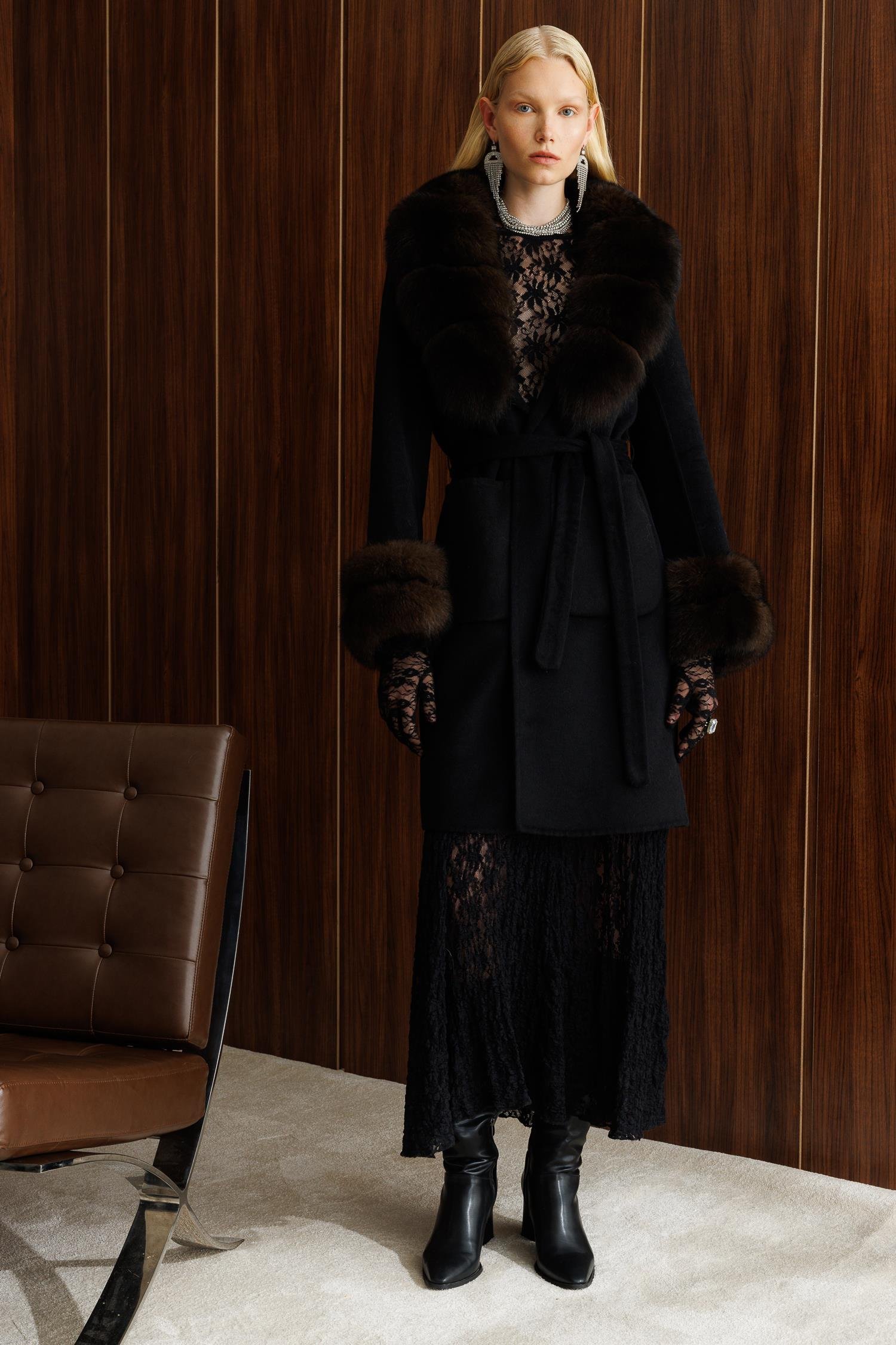 Modailgi  Yakası ve Kol Manşeti Tilki Kürklü Belden Kuşaklı Alpaca Kaban Siyah