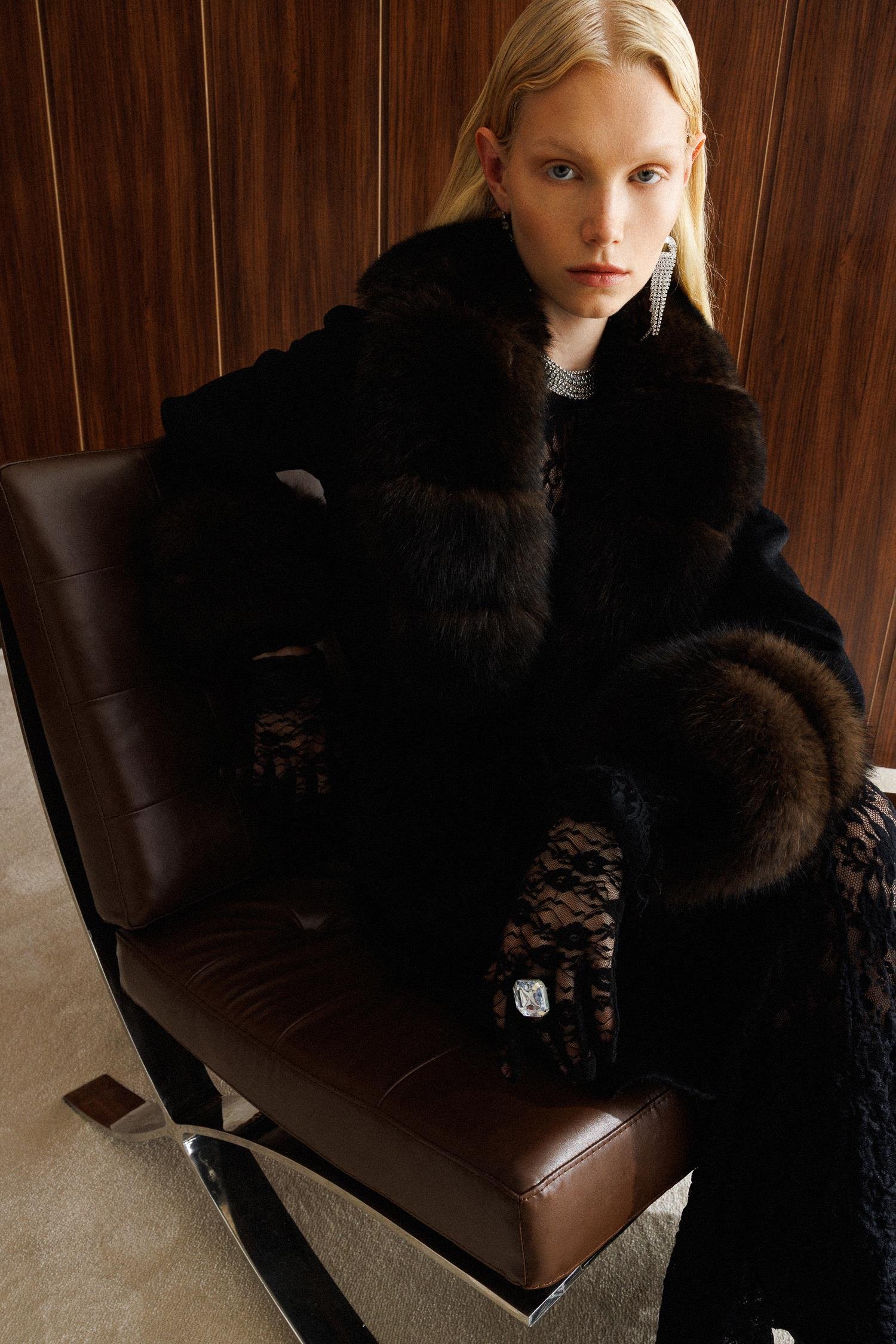 Modailgi  Yakası ve Kol Manşeti Tilki Kürklü Belden Kuşaklı Alpaca Kaban Siyah