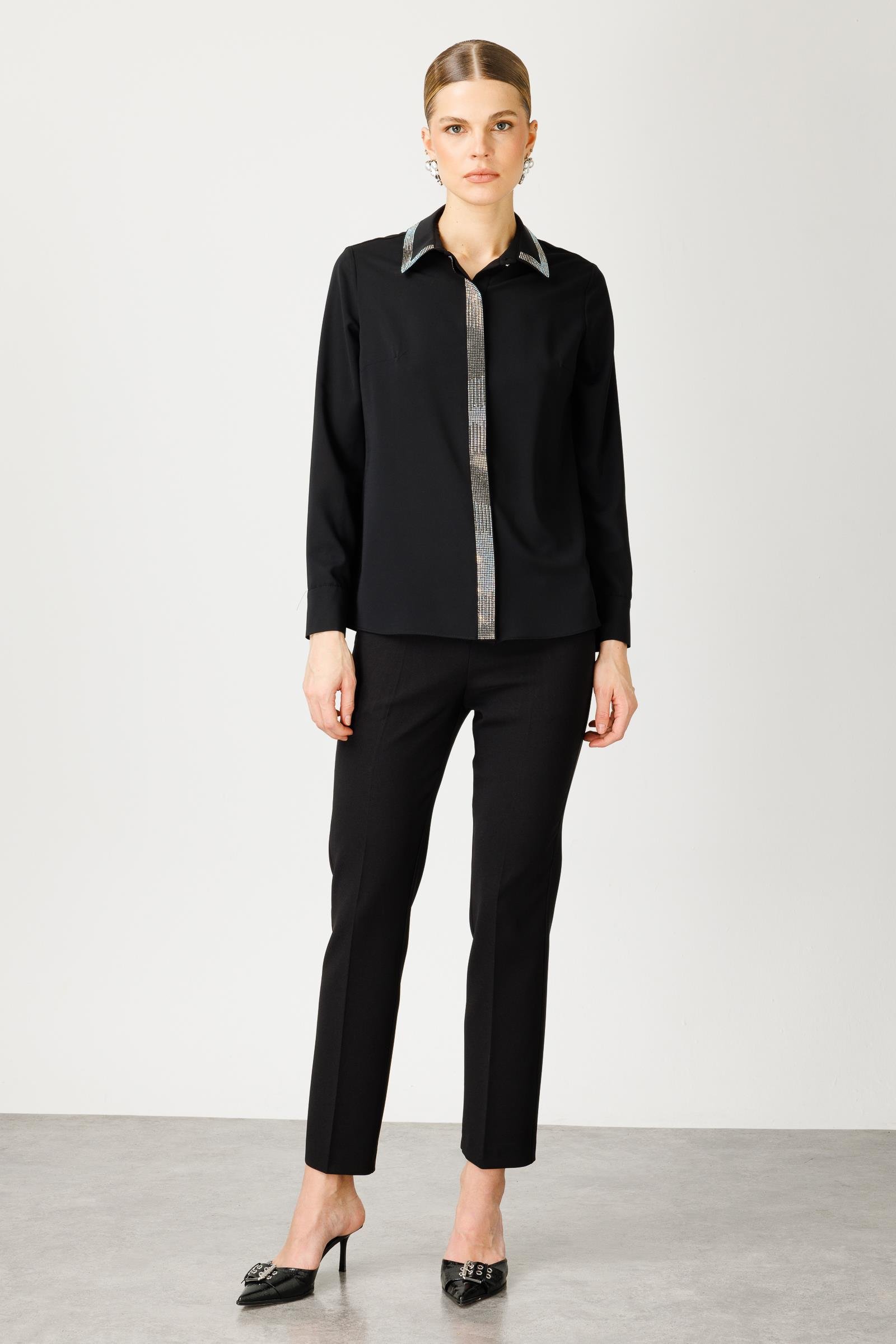 Modailgi  Yakası ve Önü Taş Detaylı Gömlek Siyah