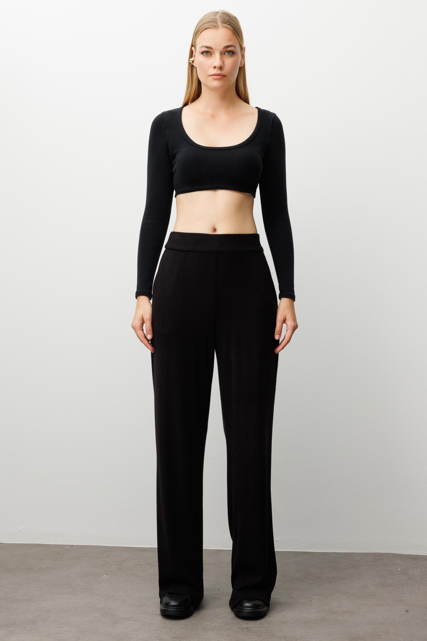 Modailgi  Yandan Cepli Arka Kemer Lastikli Önden Büzgülü Triko Plazzo Pantolon Siyah