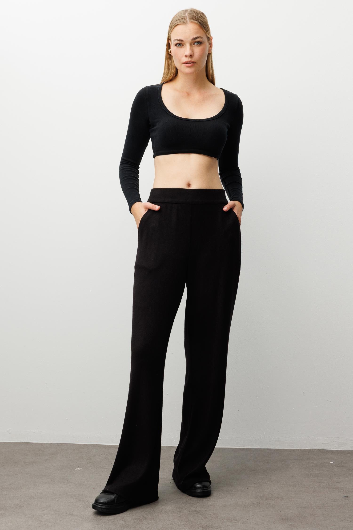 Modailgi  Yandan Cepli Arka Kemer Lastikli Önden Büzgülü Triko Plazzo Pantolon Siyah