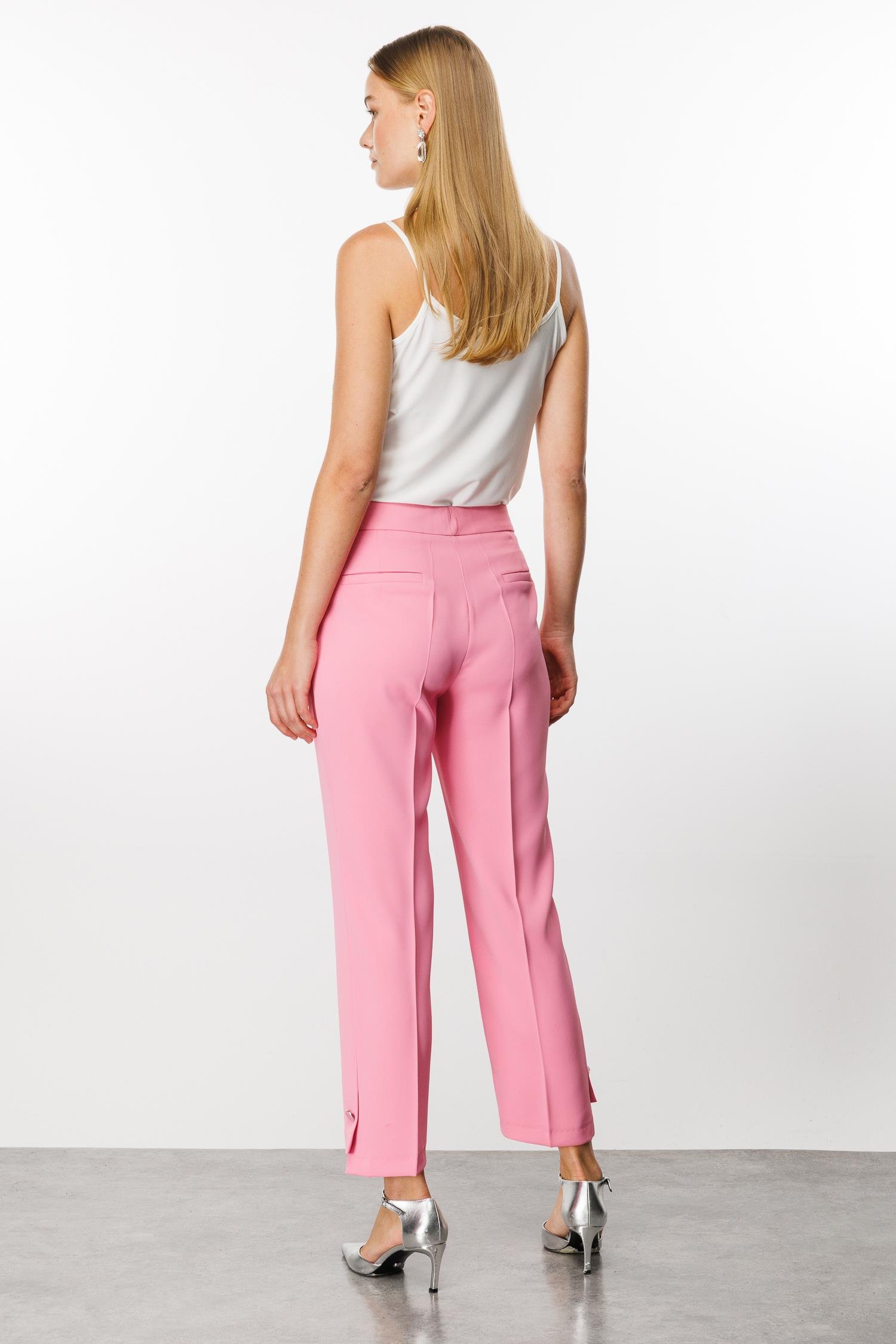 Modailgi  Yandan Cepli Paçası Asimetrik ve Düğmeli Pantolon Pembe