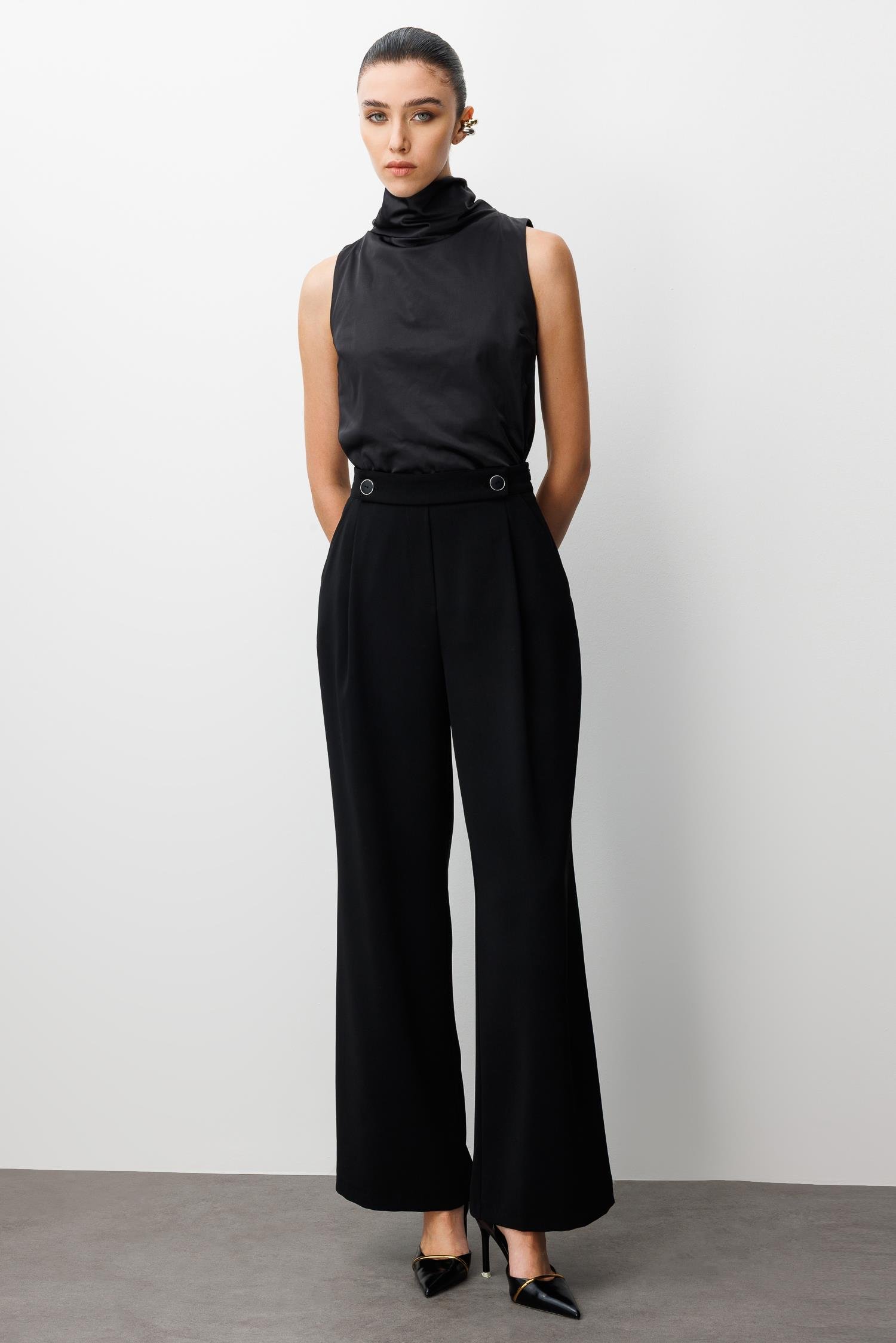 Modailgi  Yandan Cepli Pileli Kemeri Parçalamalı Ve Düğme Detaylı Plazzo Pantolon - 70030 Siyah