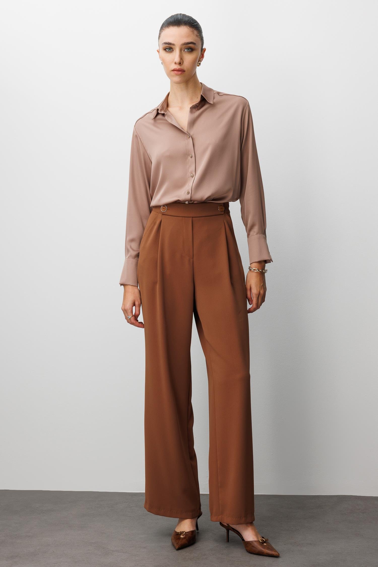 Modailgi  Yandan Cepli Pileli Kemeri Parçalamalı Ve Düğme Detaylı Plazzo Pantolon - 70030 Tarçın